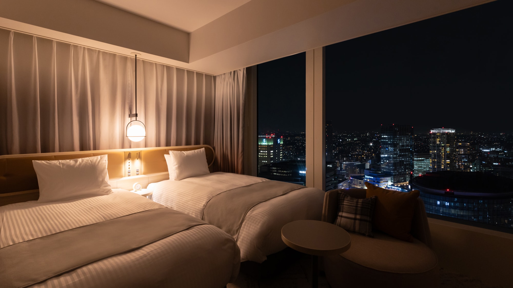 Superior Twin A (night view)