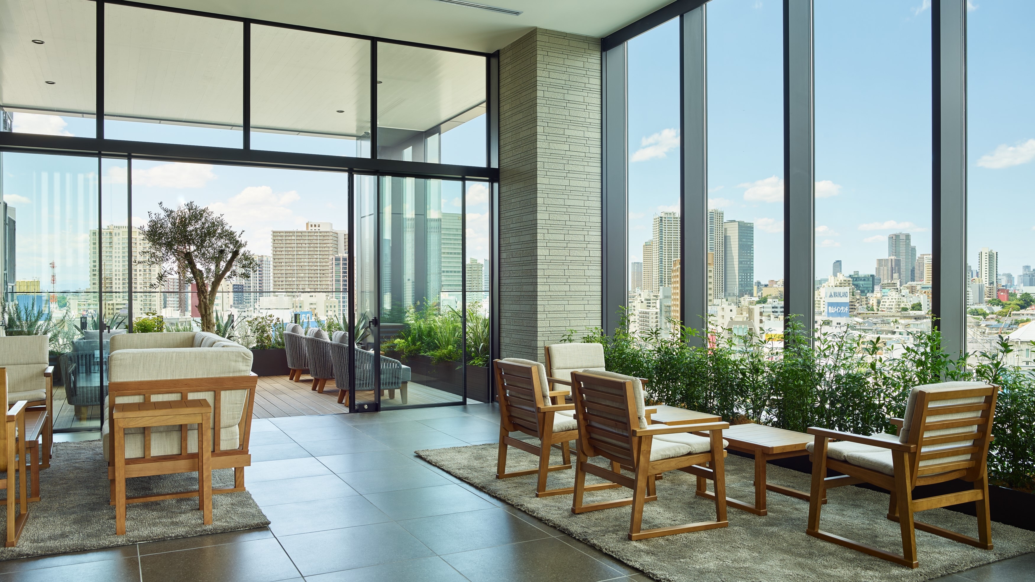 15th floor front lobby (noon)