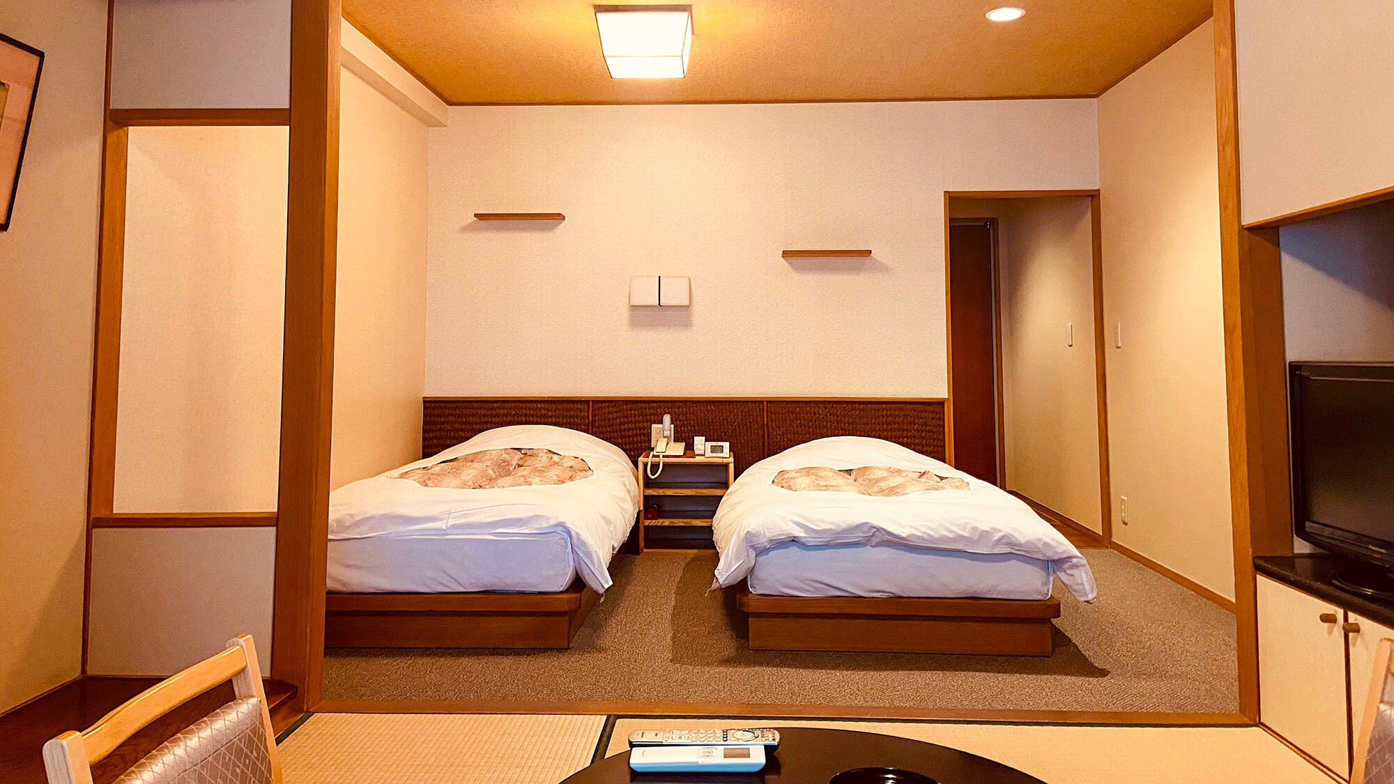 ・[Japanese-Western Room A] Twin bed + living room space (4.5 tatami mats) 2 barrier-free rooms available