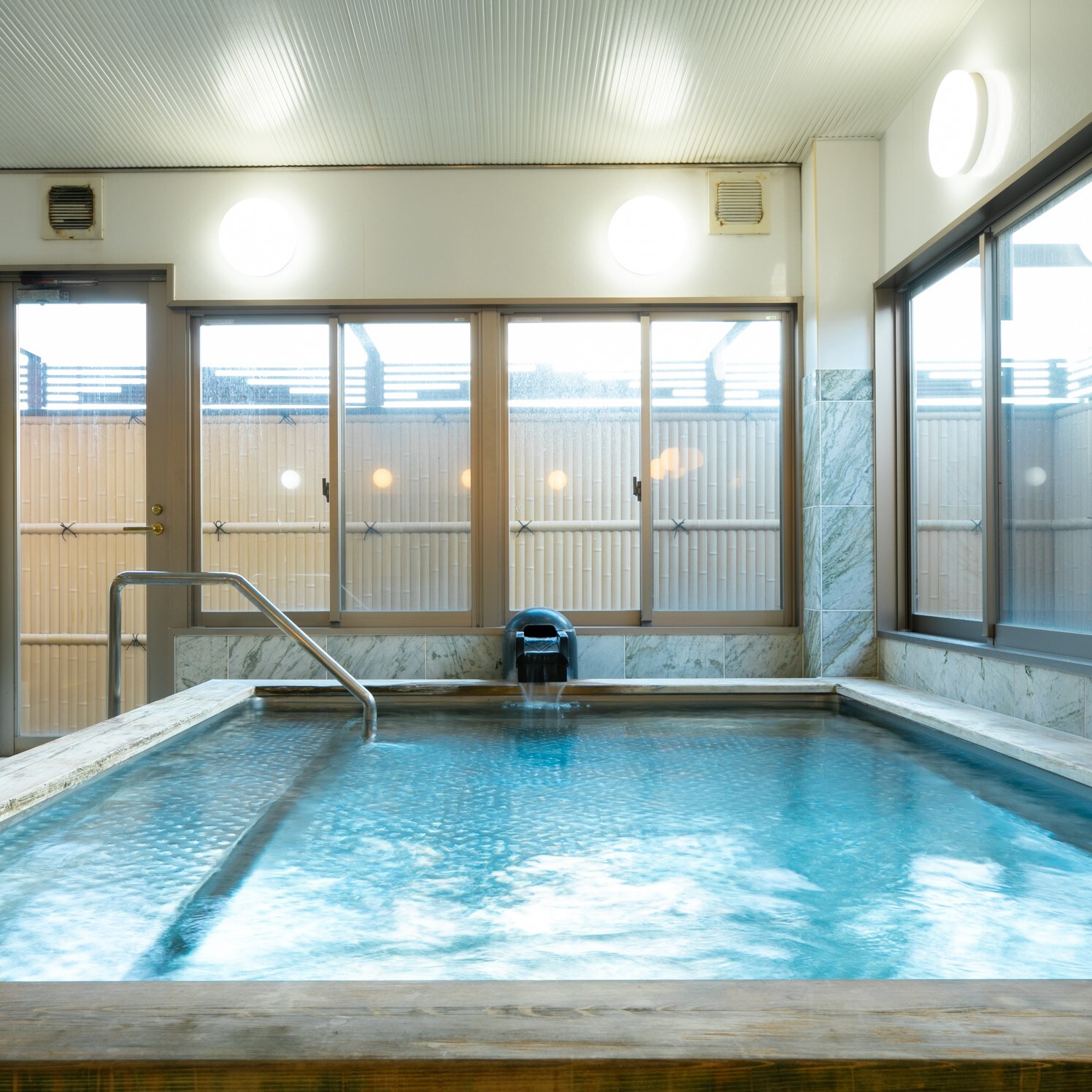 ห้องน้ำรวมขนาดใหญ่