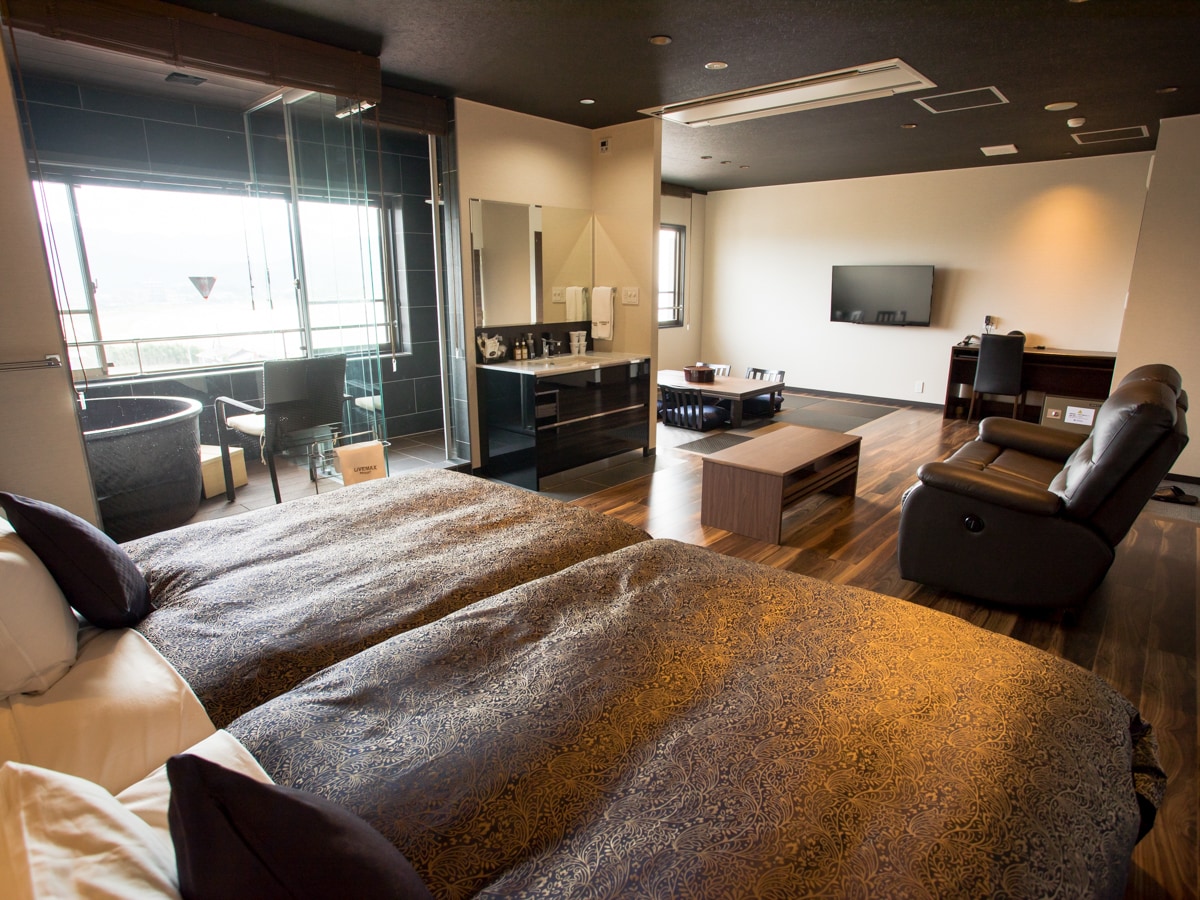 Deluxe Japanese-Western room [with semi-open-air bath]