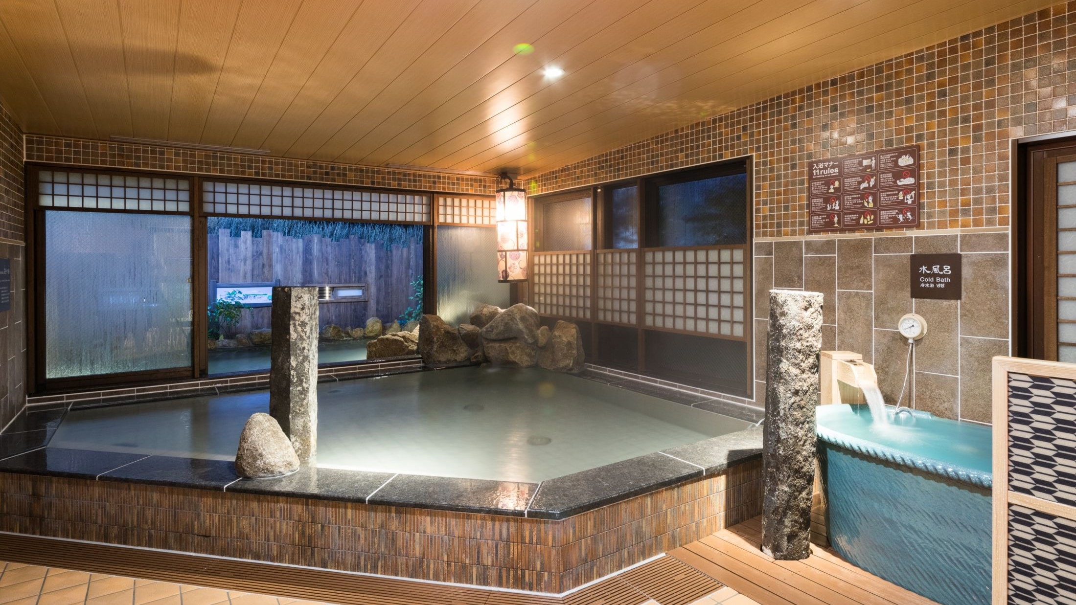 [Women] Indoor bath: Night (hot water temperature: 40-42 ° C) Hot water quality: Hot water drawn from Okudogo Onsen