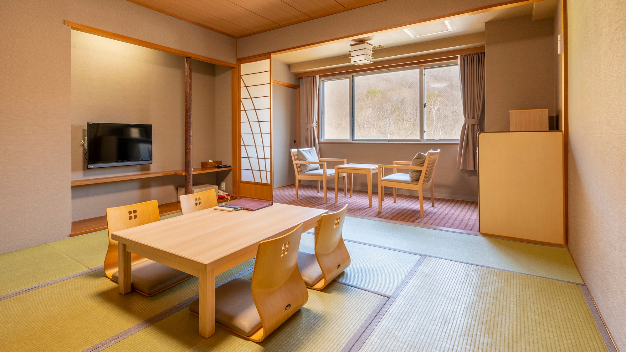[Japanese-style room] 10 tatami mats (non-smoking)