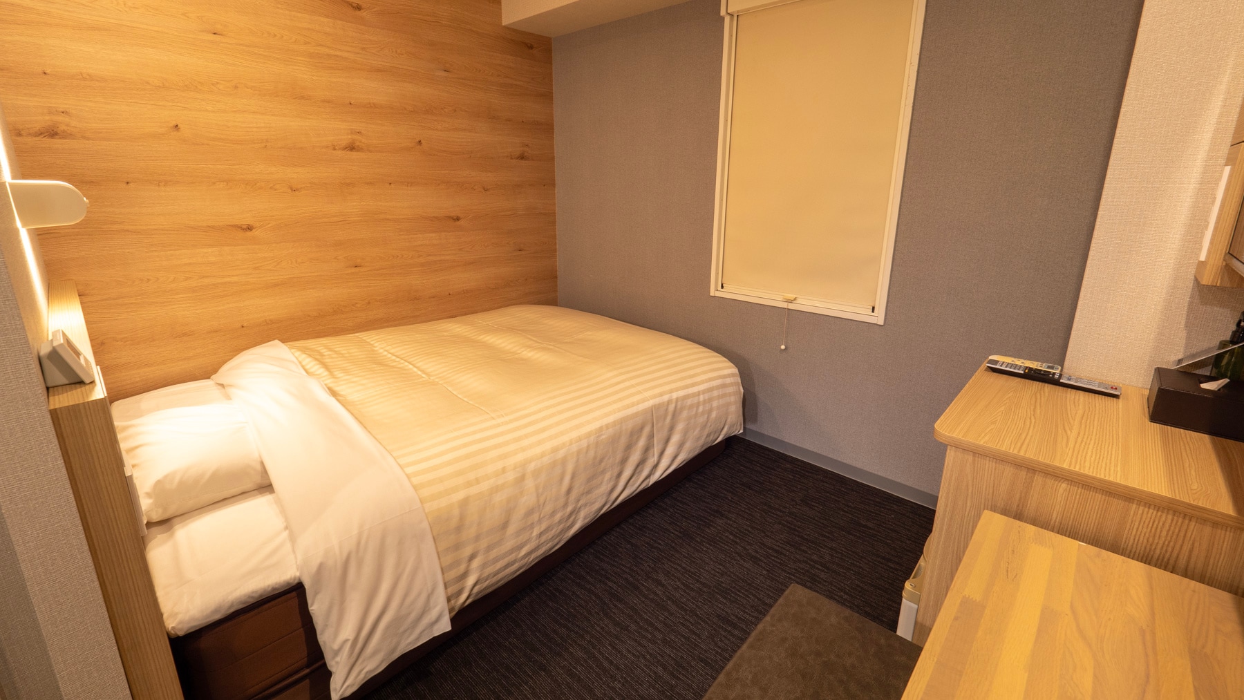 [Standard double room] Blackout curtains block out light