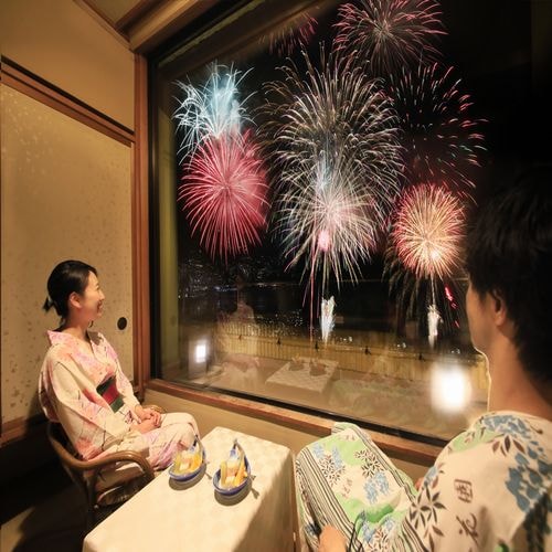 You can see fireworks in front of you from all rooms