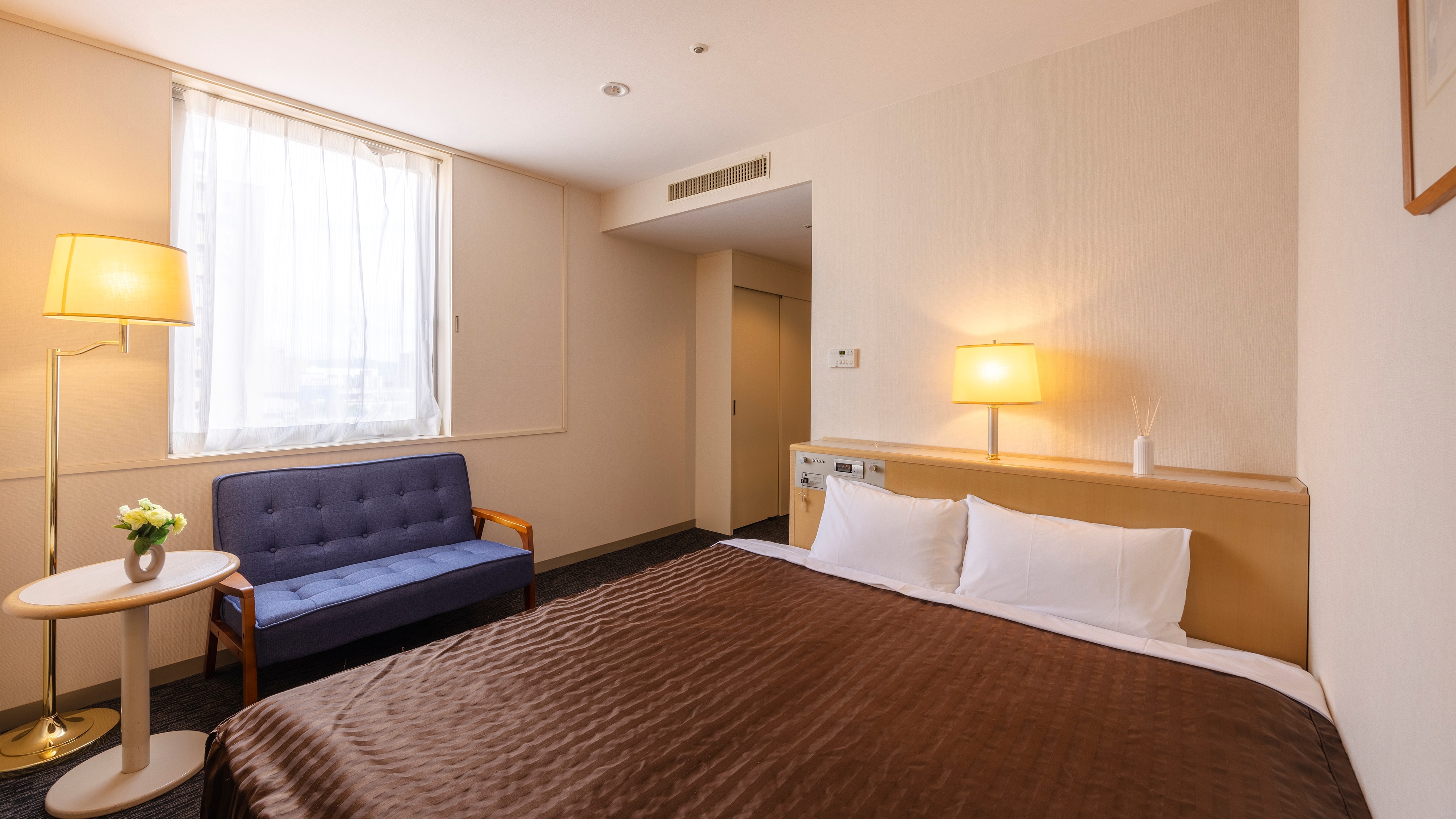 *Double bedroom/All rooms equipped with Simmons beds! Spacious 17m2 x 160cm wide double room