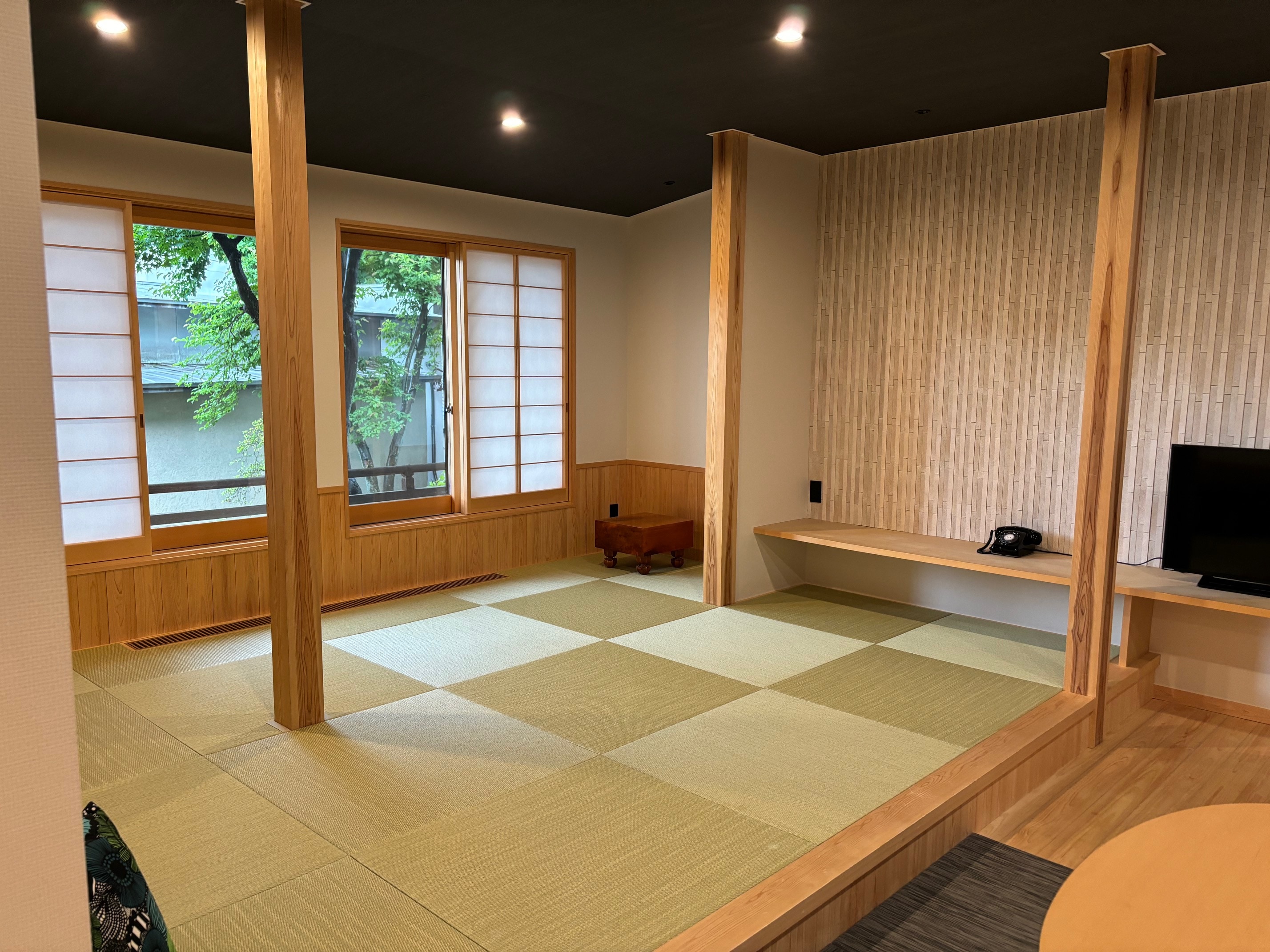 Kasur modern kamar Jepang yang besar