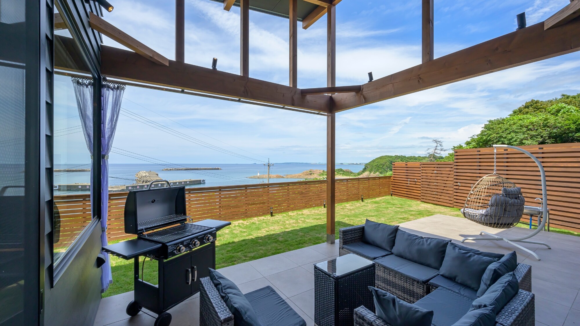 The private villa is an extraordinary space. You can bring your own food and have a BBQ on the terrace.
