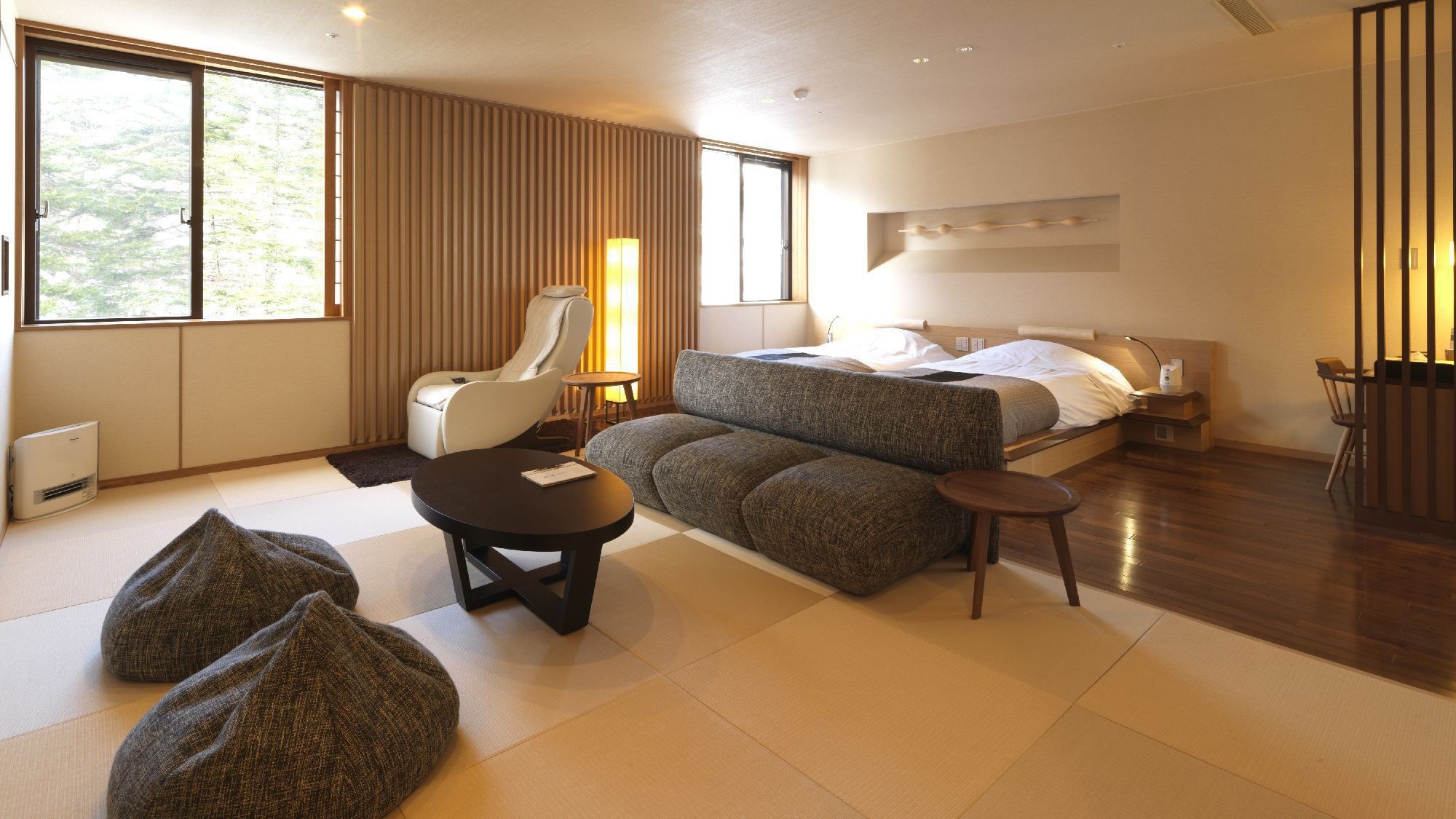 Suite dengan pemandian air panas terbuka (contoh) / Tempat tidur twin + ruang tatami, tipe kamar Jepang dan Barat.