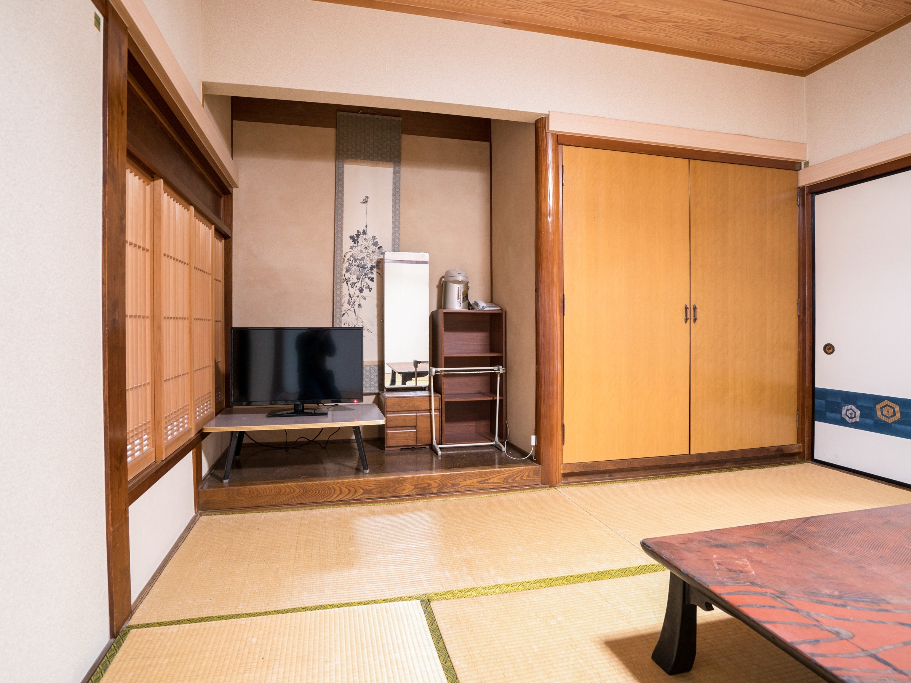 Japanese-style room for four (shared bathroom and toilet)