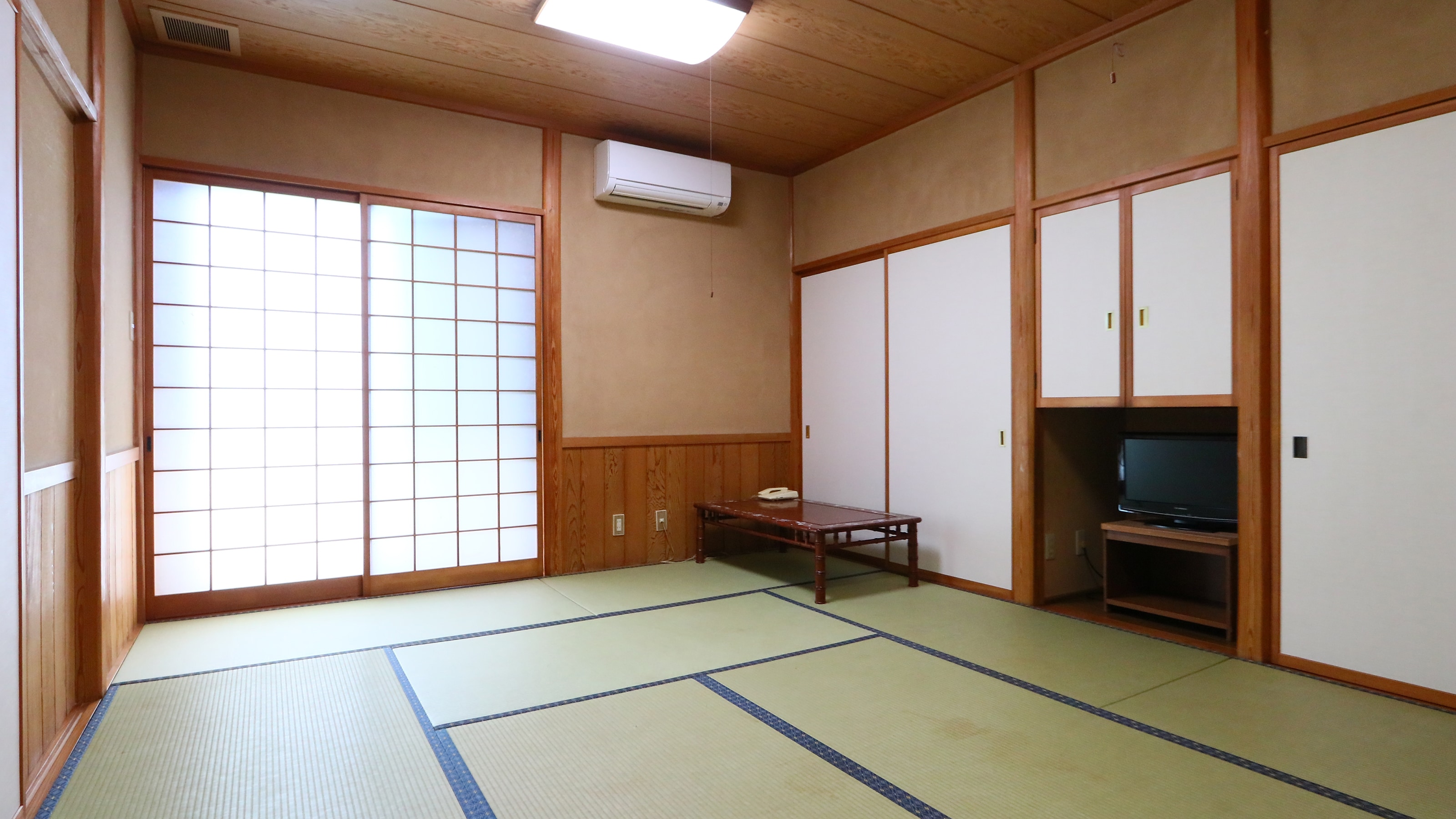 Japanese-style room (10 tatami mats)