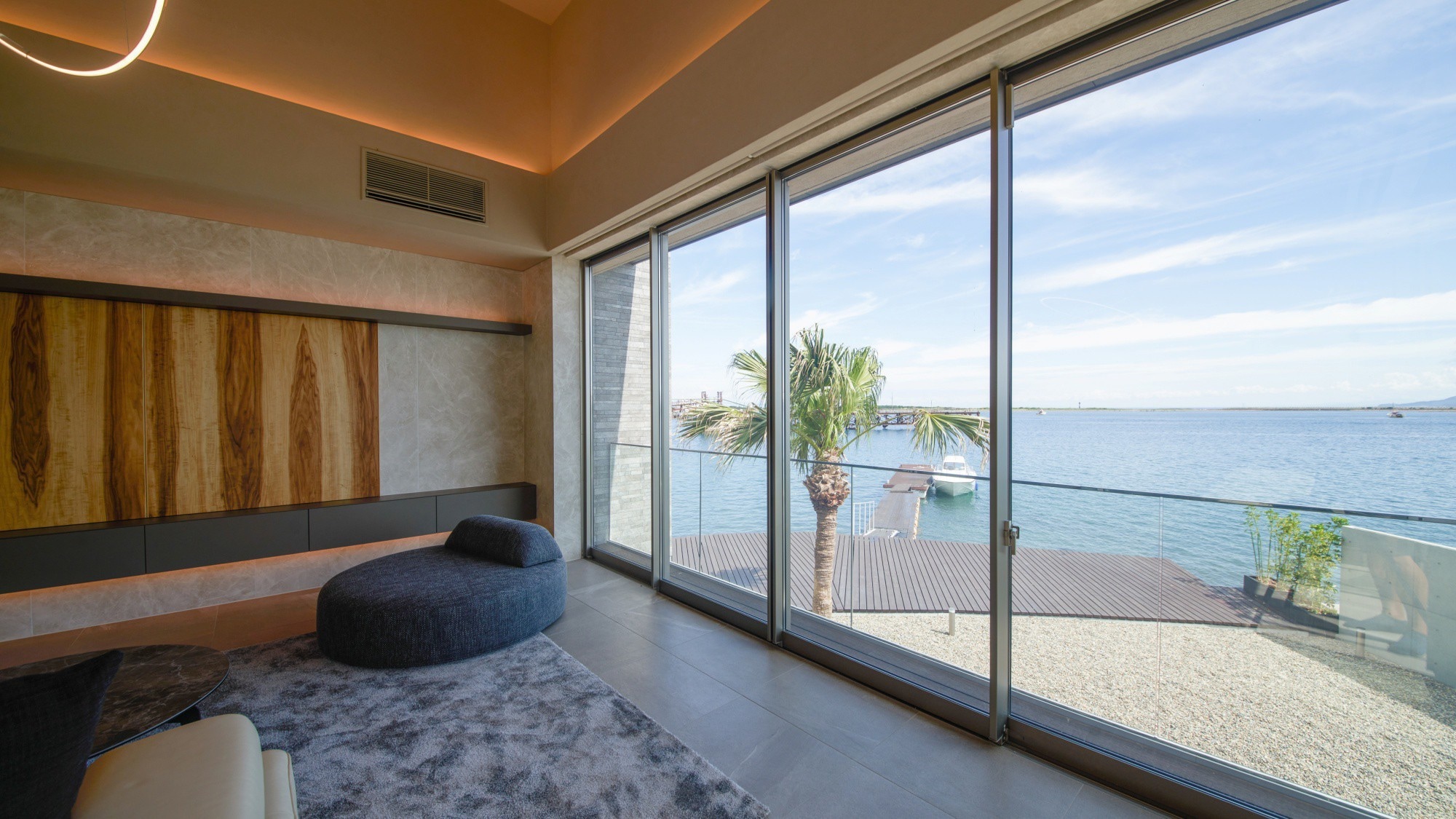 ทิวทัศน์มหาสมุทรแบบพาโนรามาจากเกาะอาวาจิ