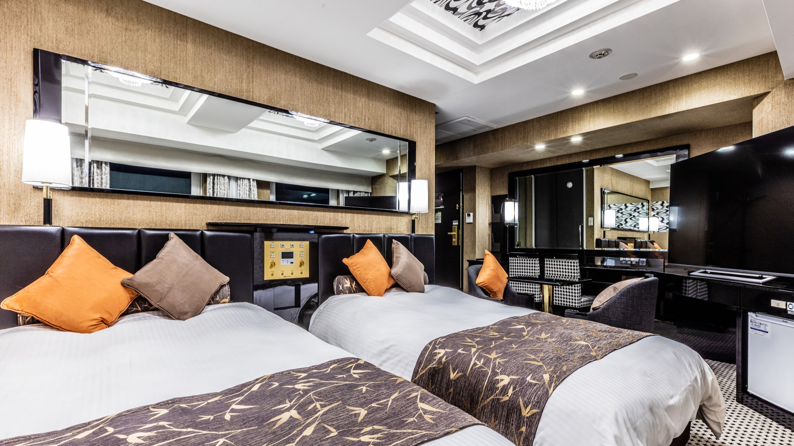 デラックスツインルーム【本館最上階20階】広さ22㎡／ベッド2台（ベッド幅120cm）