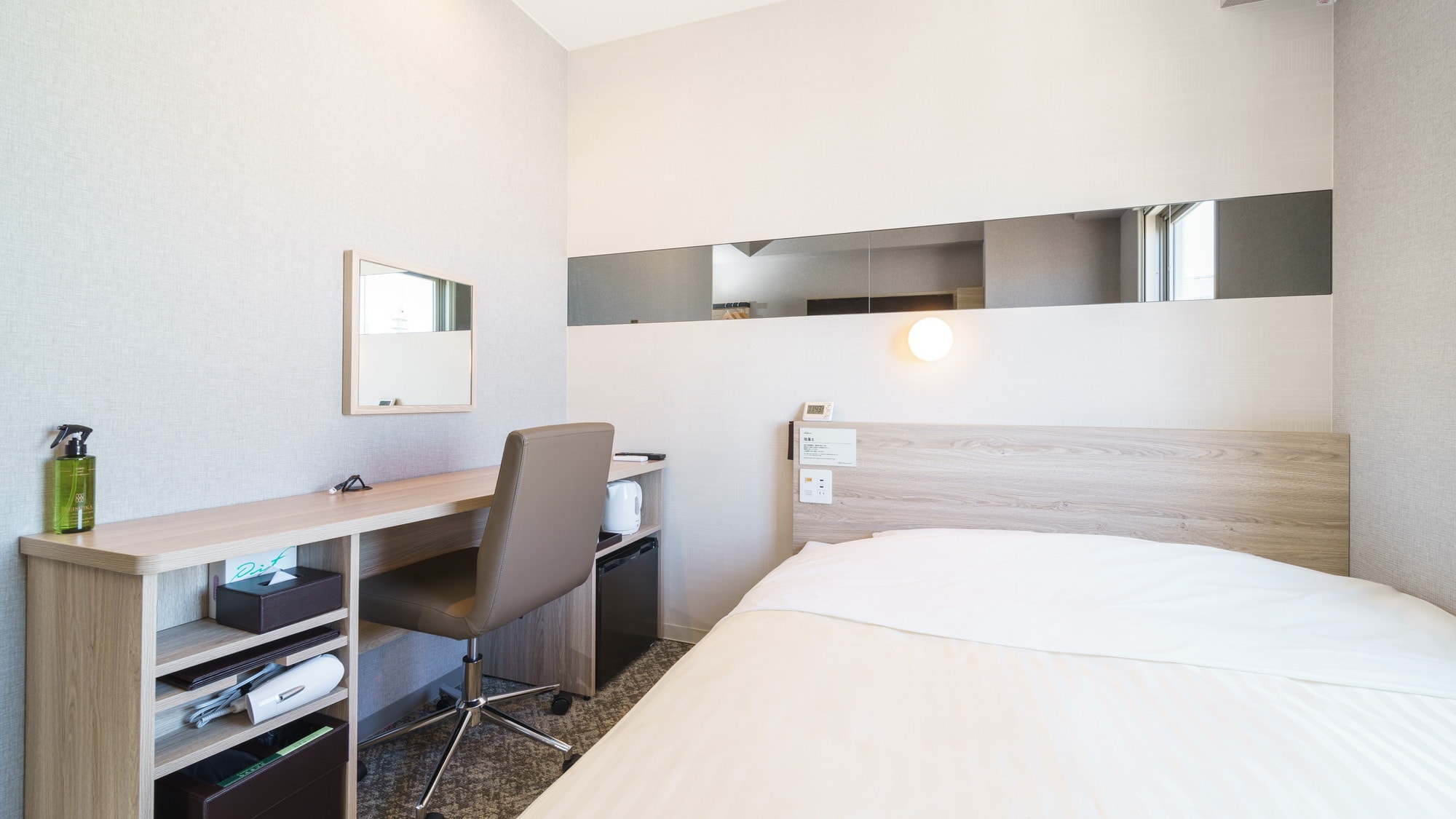 A 150cm wide bed and a mattress with just the right amount of firmness will ensure you a good night's sleep.