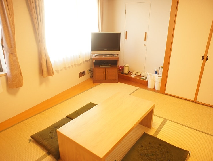 Japanese-style room