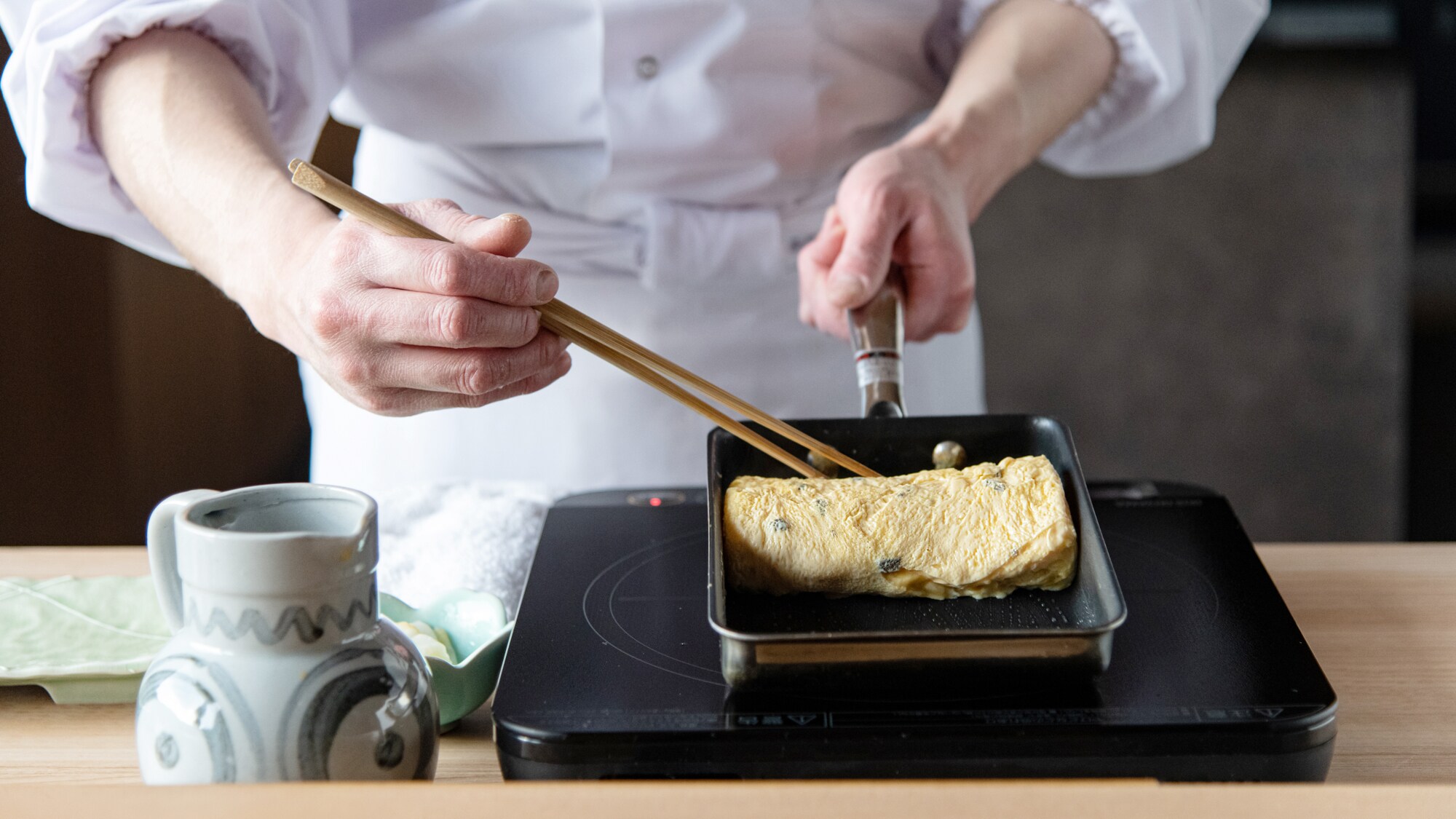 *Breakfast: Freshly made rolled sushi with truffles. Enjoy the exquisite taste of both Japanese and Western cuisine.