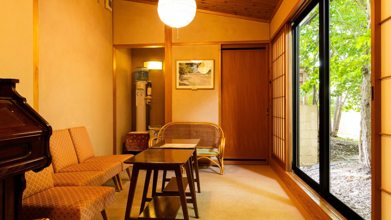[In-house facilities] A calm and relaxing atmosphere inside the building.