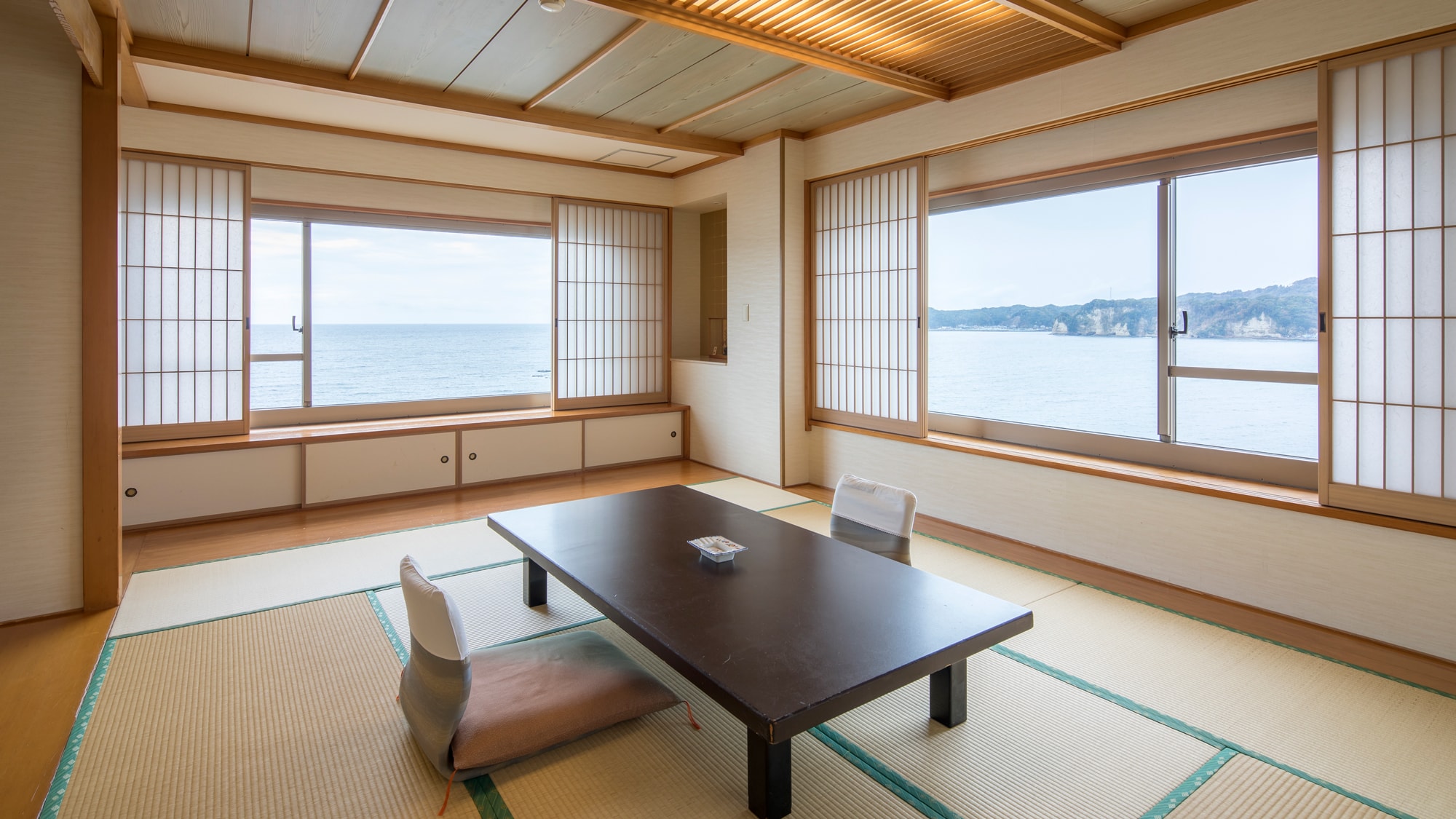 ◆ [ห้องพิเศษ (ตัวอย่าง)] พักผ่อนอย่างสบายในห้องสไตล์ญี่ปุ่นแท้ ๆ พร้อมวิวทะเลประมาณ 70 ตารางเมตร
