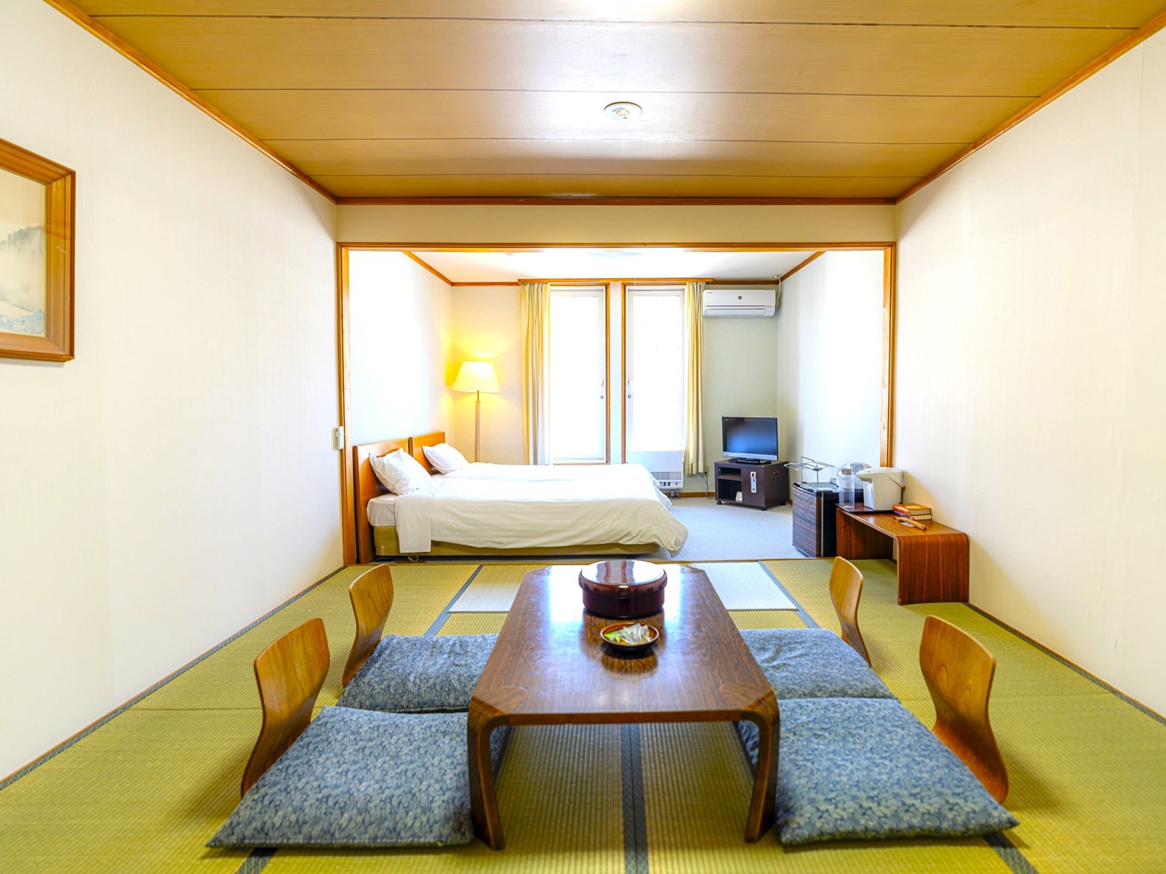 Example of a Japanese-Western style room