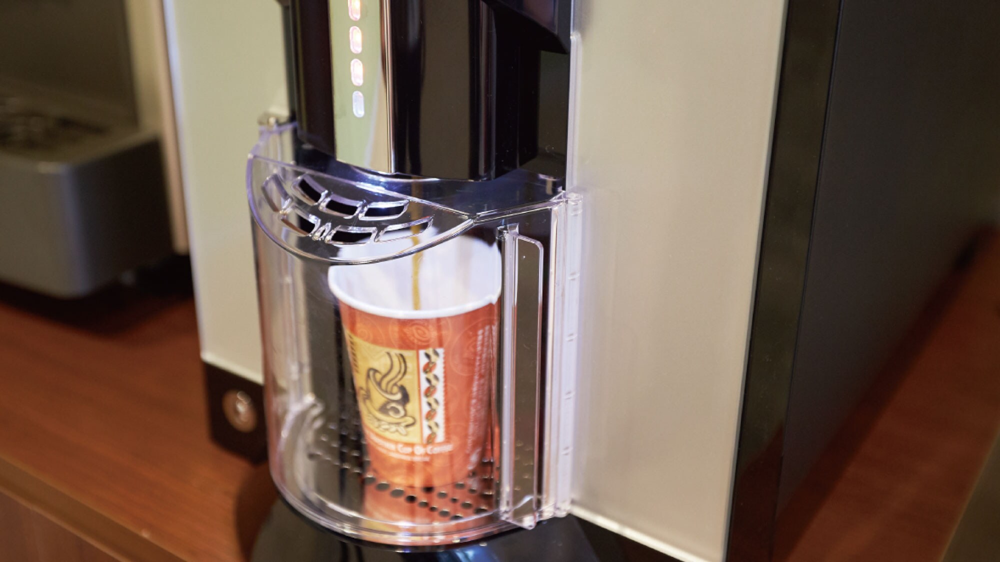 Chúng tôi cung cấp "Cà phê Ryukyu Coral". Được làm từ san hô phong hóa ở Okinawa, sản phẩm có hương vị dịu nhẹ và ít chát.