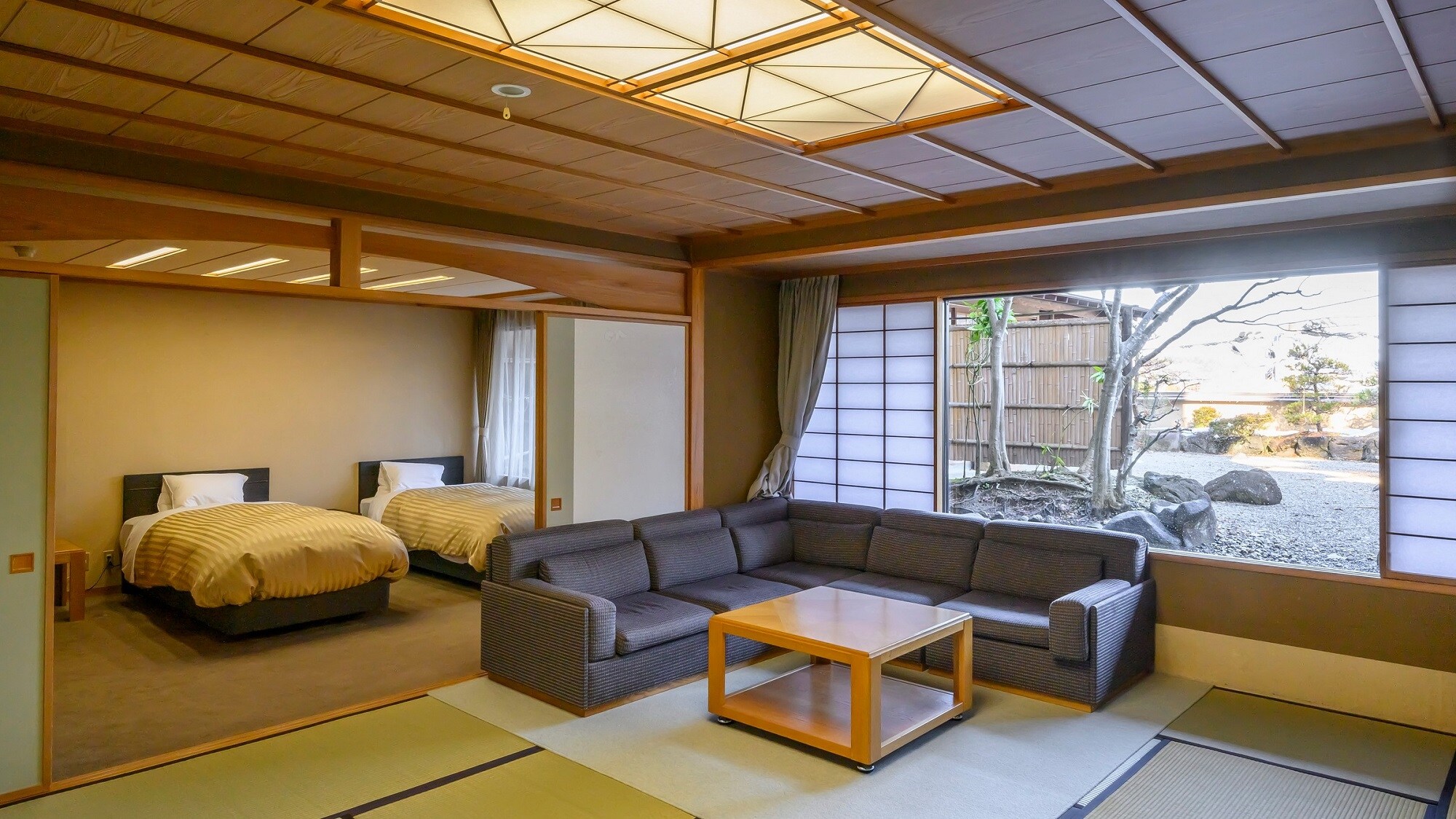 Senkeien ``Fuyo'' A spacious main room and twin bed room. Rooms with hot springs fed directly from the source