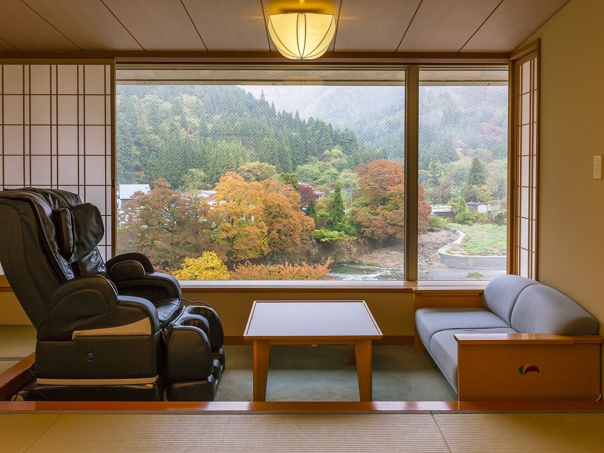 ♢ Guest room with massage chair "Autumn leaves scenery"
