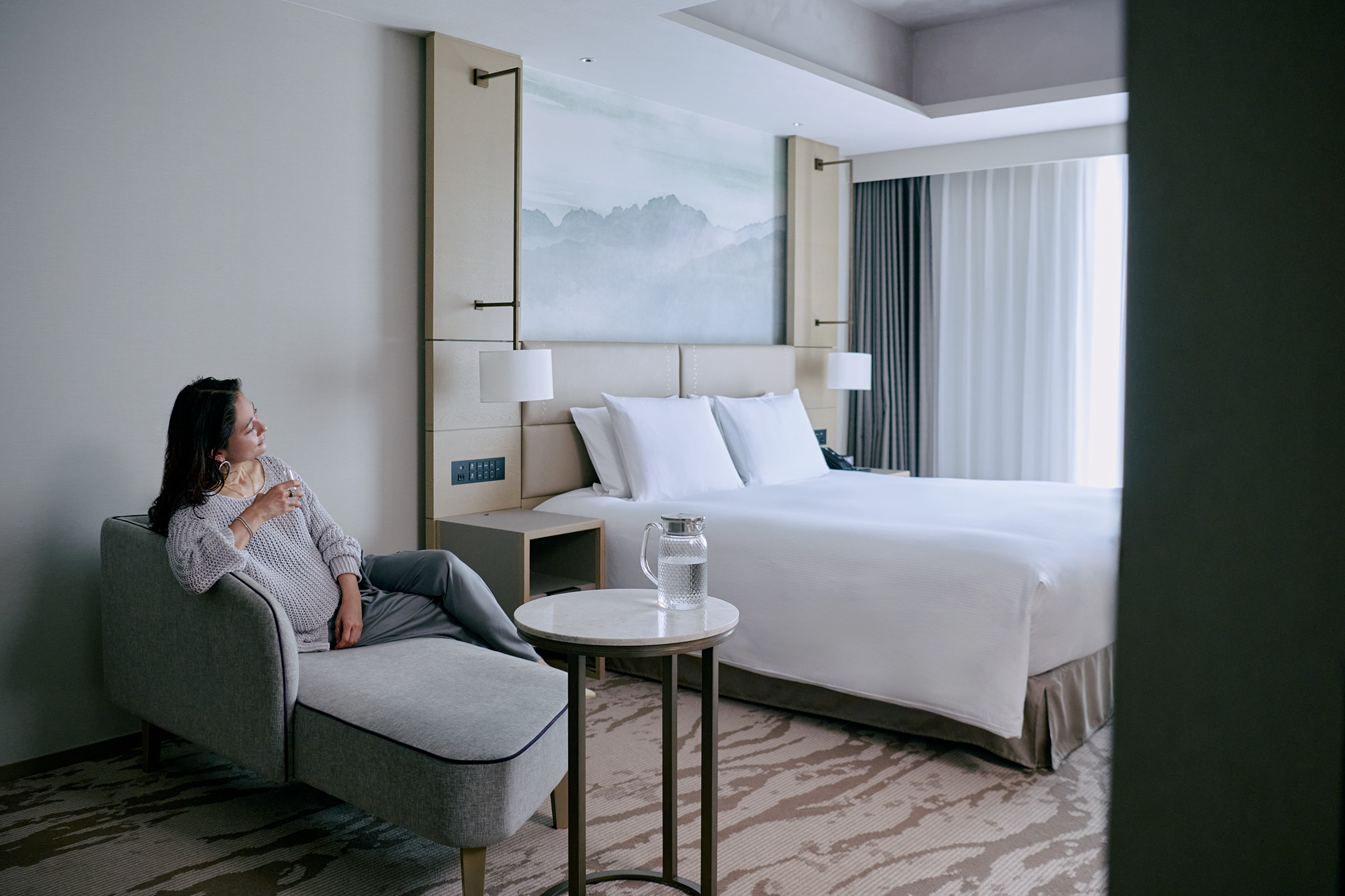 Guest rooms with designs inspired by the Tateyama mountain range