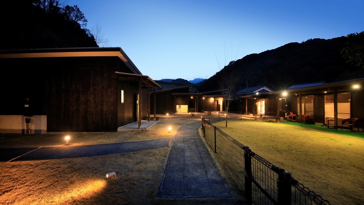 [Exterior of facility] Please spend a relaxing and wonderful time with your dog (example)