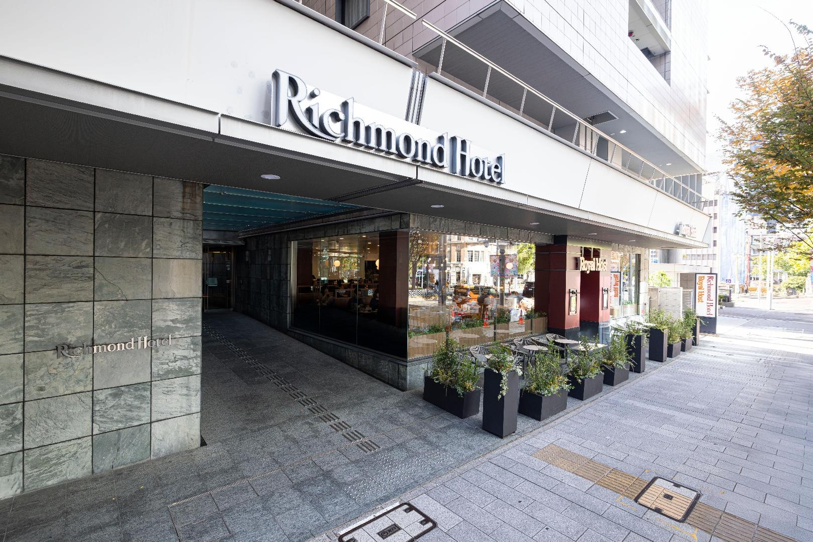 里士满酒店入口外观