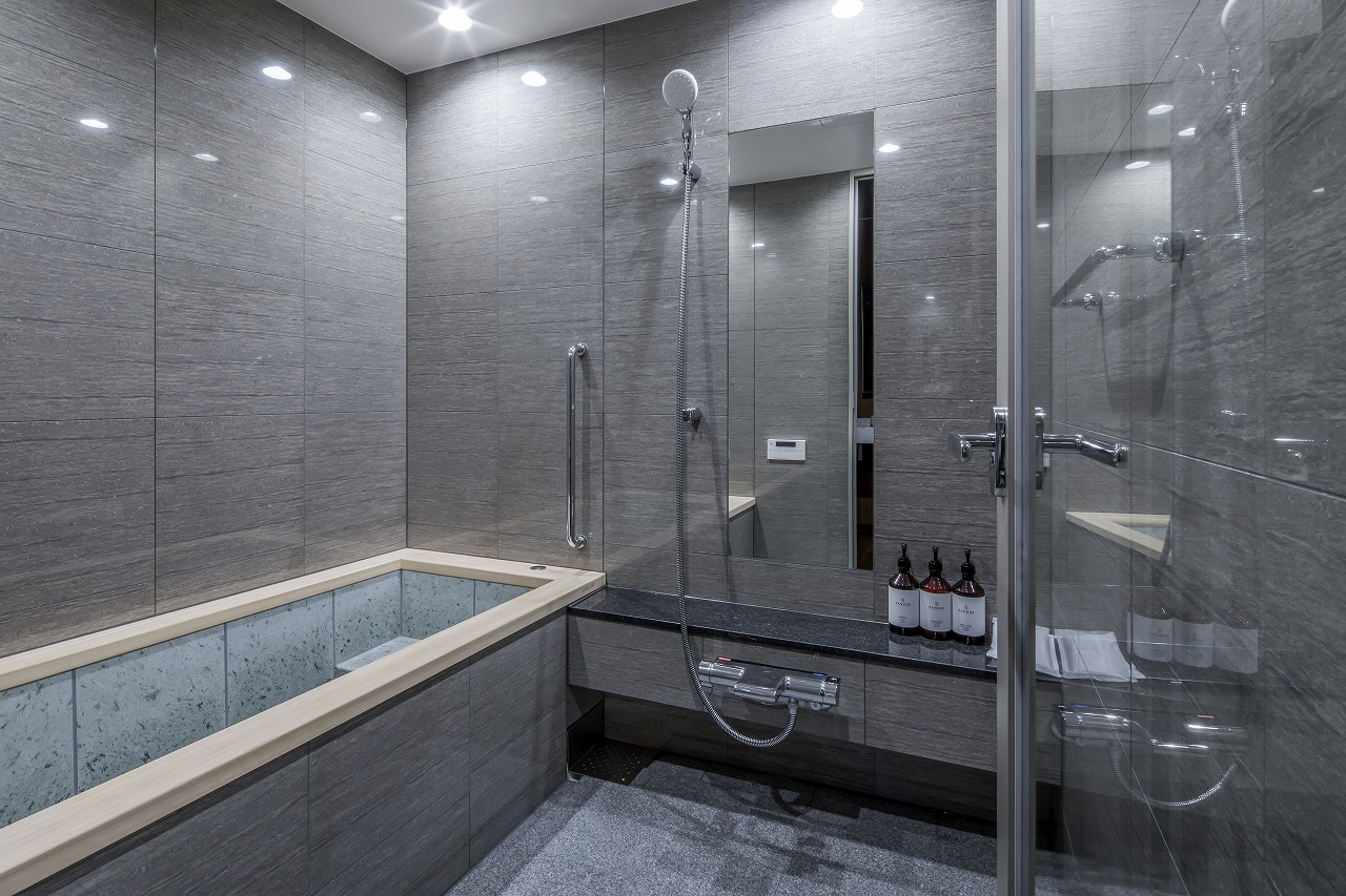 Cypress bath (executive suite)
