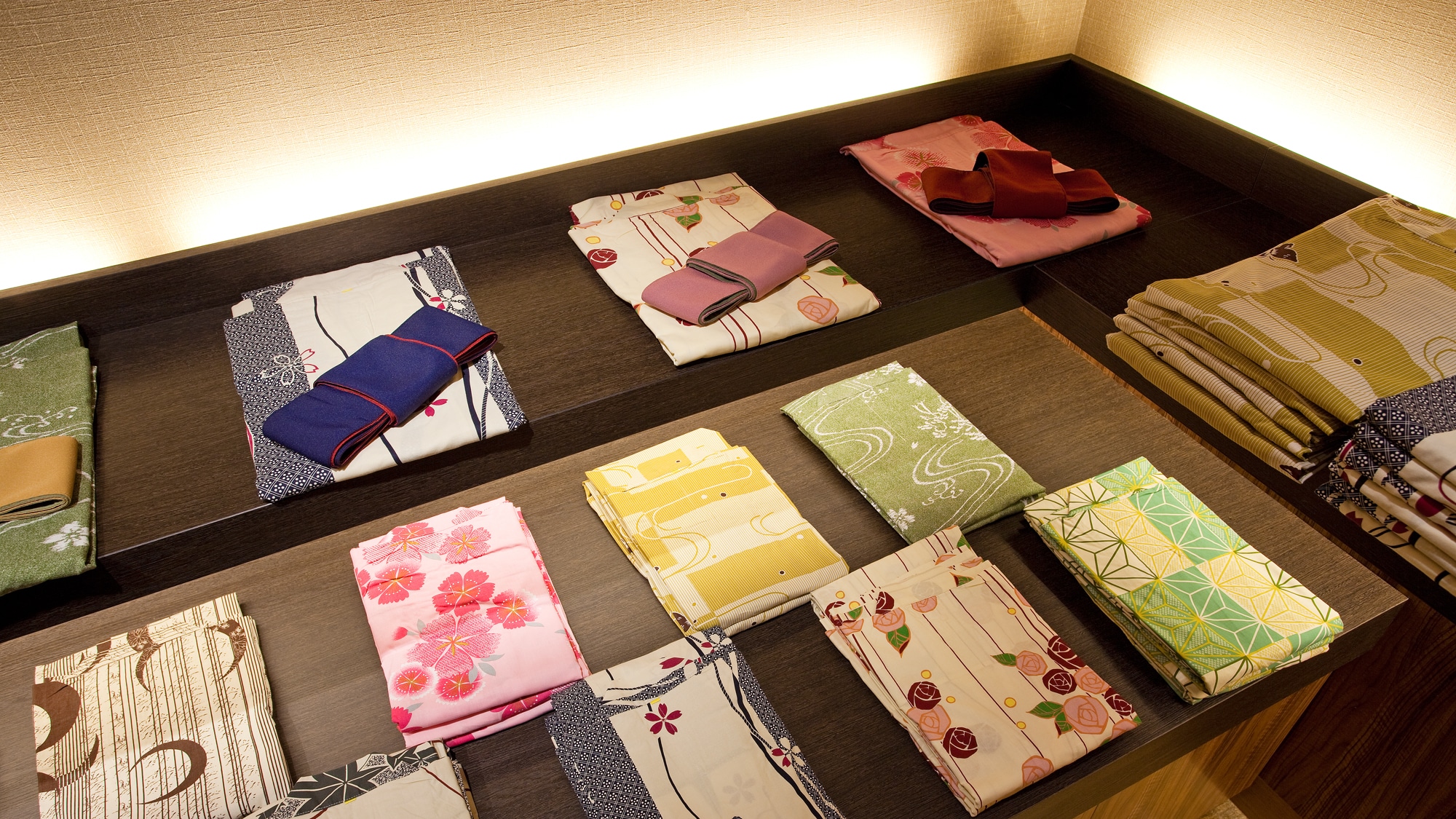 <Irodori Yukata Boutique> You can choose your favorite yukata when you check in.