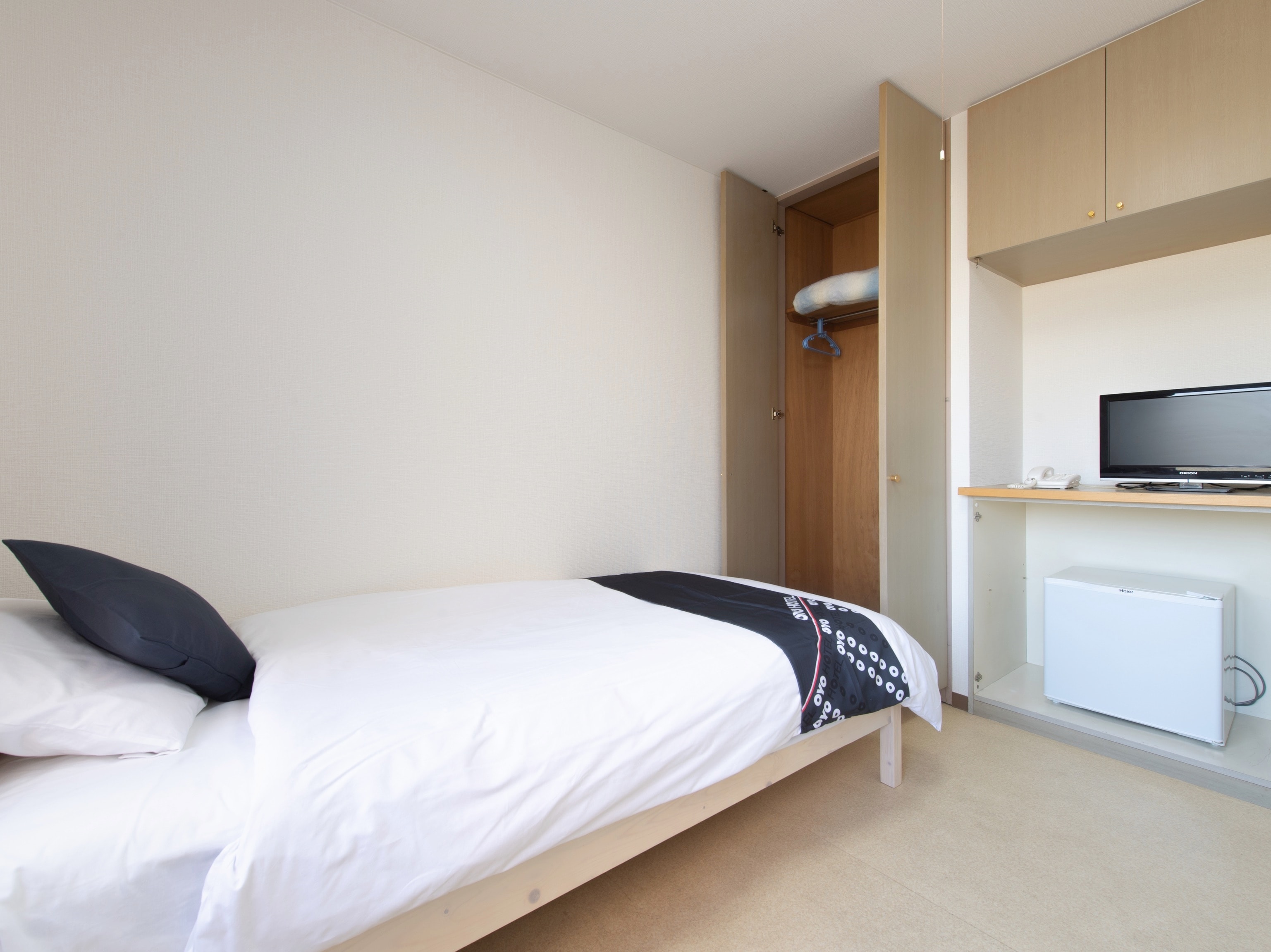 Single room (shared bathroom and toilet)