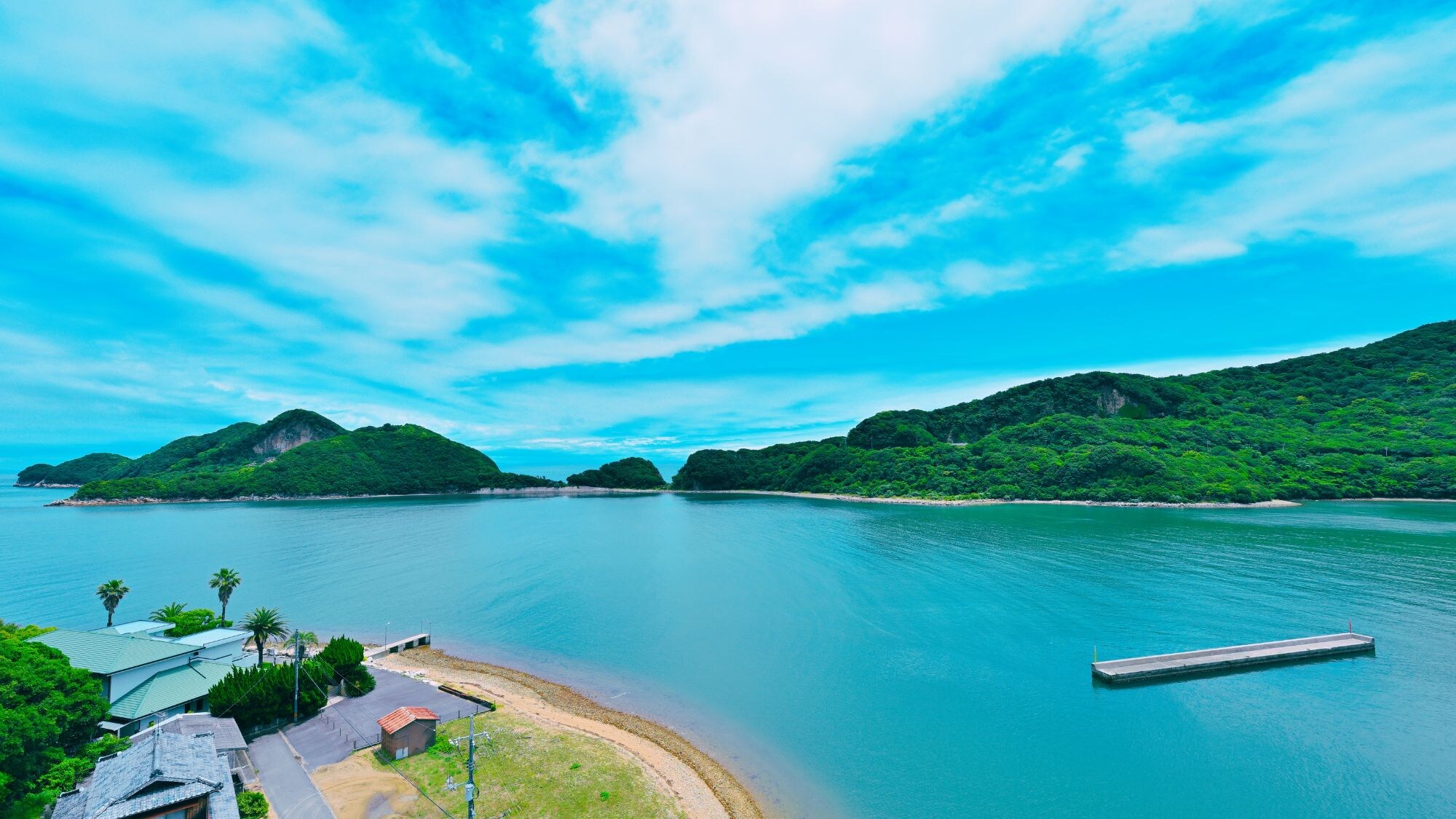 [Example of a view] You can see the calm sea right in front of the hotel. Enjoy the sea sparkling in the sun during the day and the sound of the waves crashing on the shore at night.
