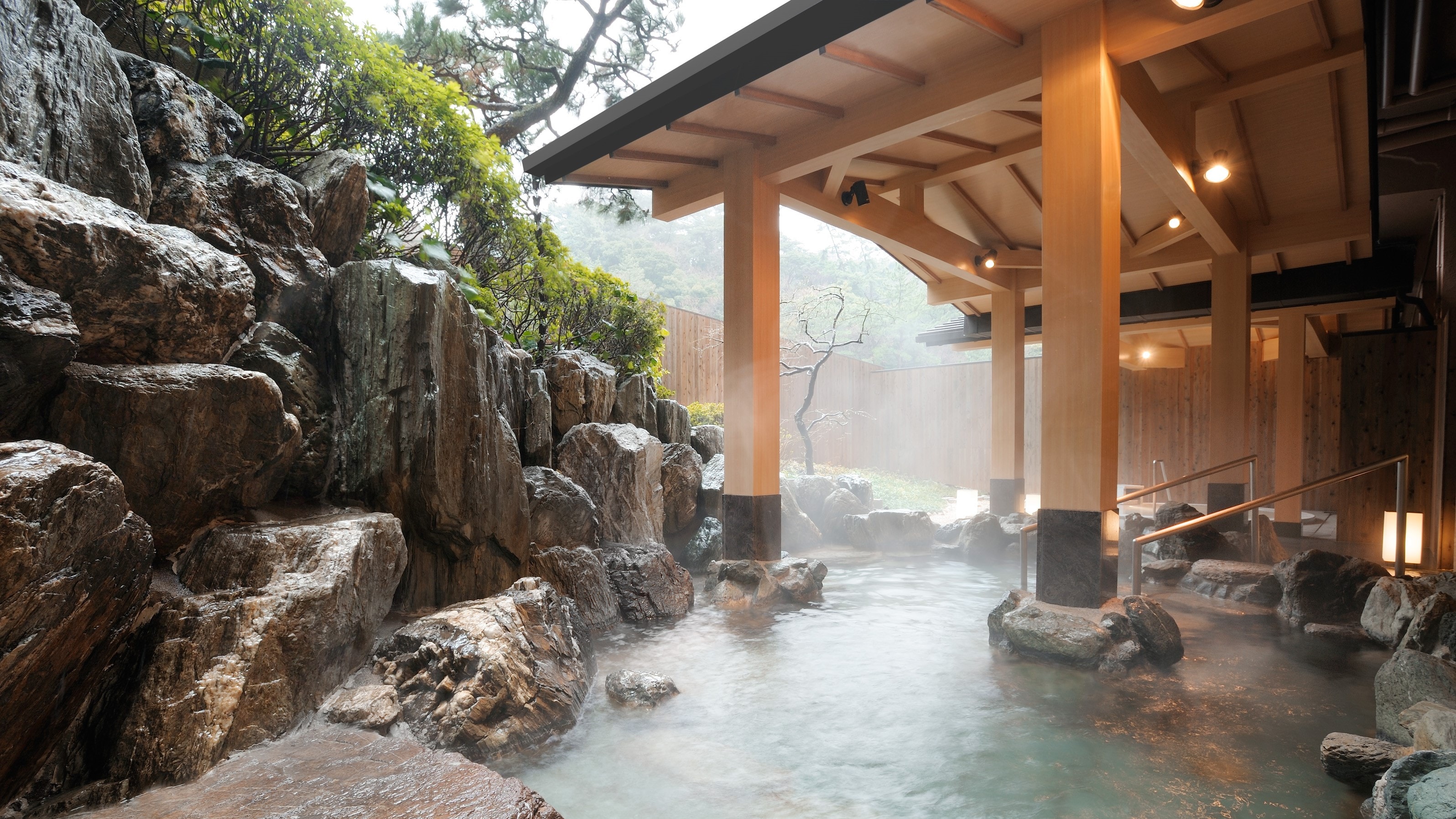 [Open-air bath] Gold for winter only from November to February. The color changes to blue from June to September.