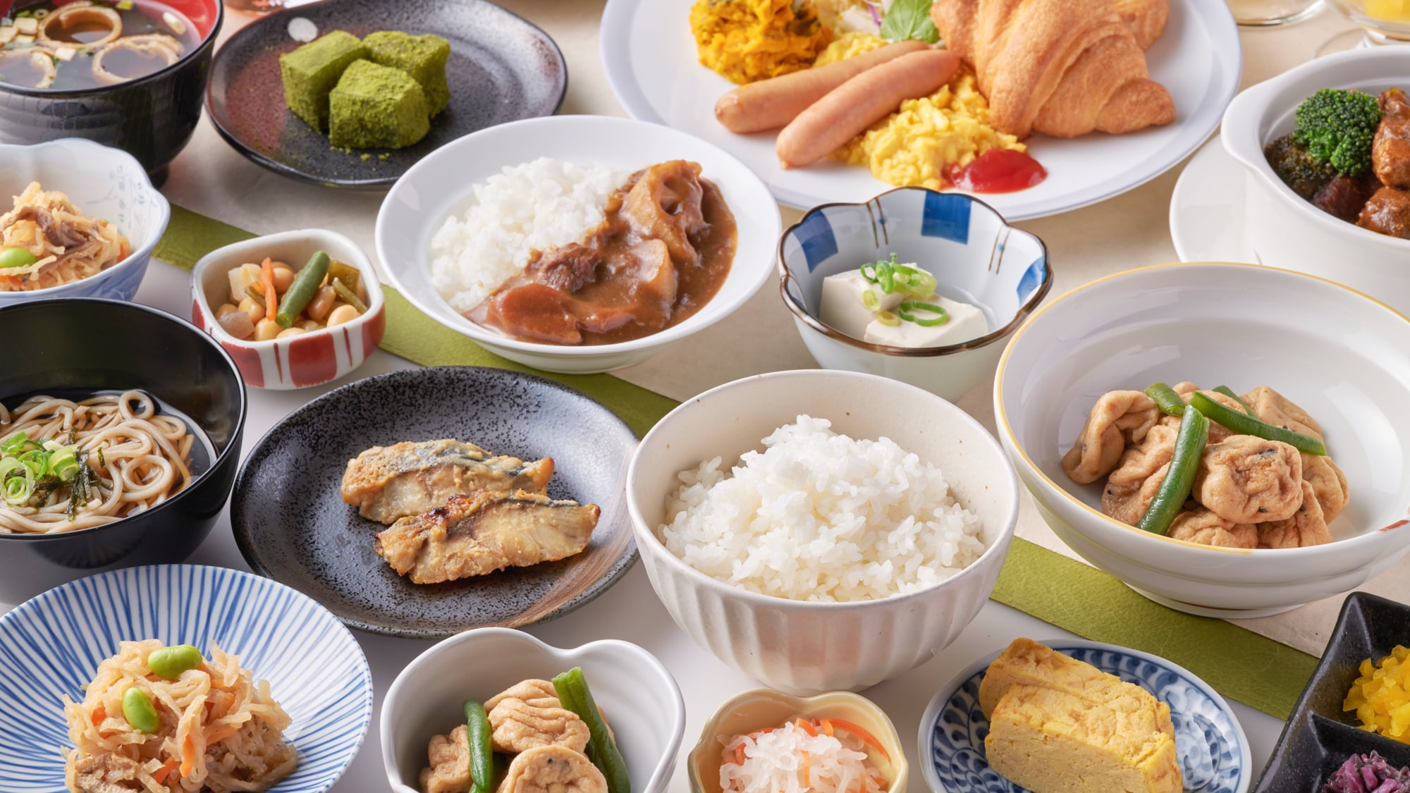 【盛り付け例】和風ビュッフェに加えて卵料理、パン料理なども取り揃えています