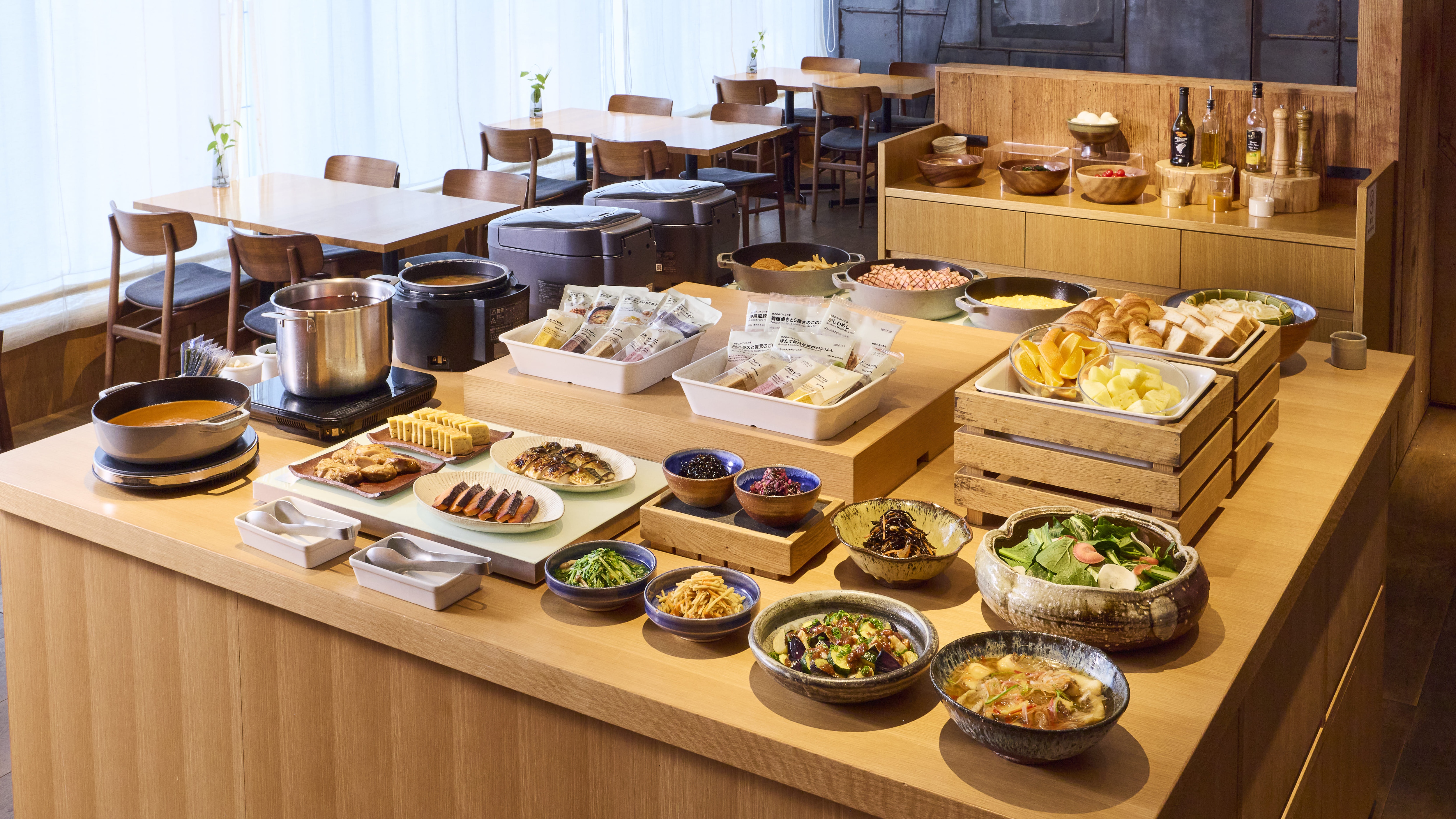 Breakfast Buffet ② (approximately 90 types)