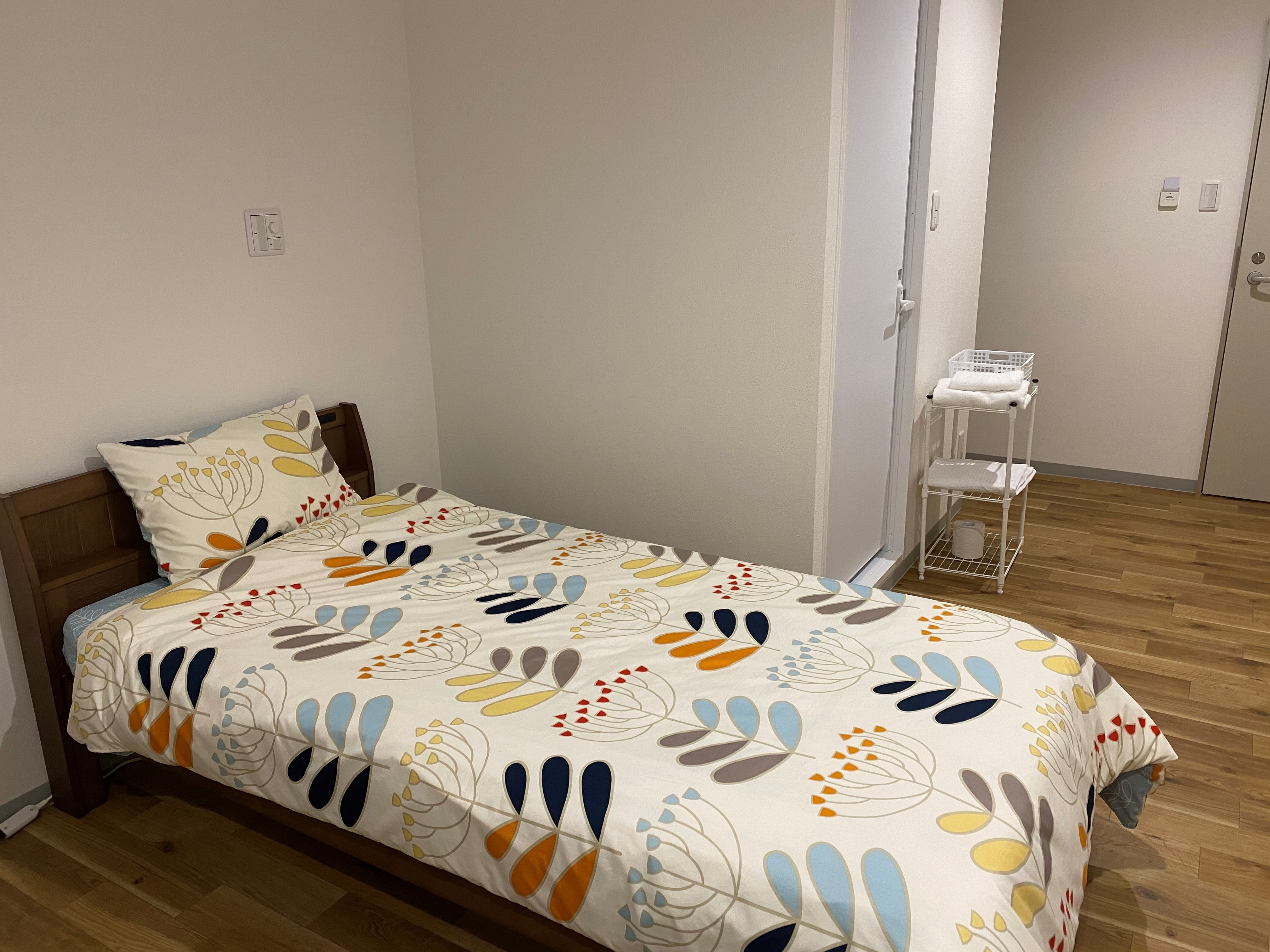 Room (white)