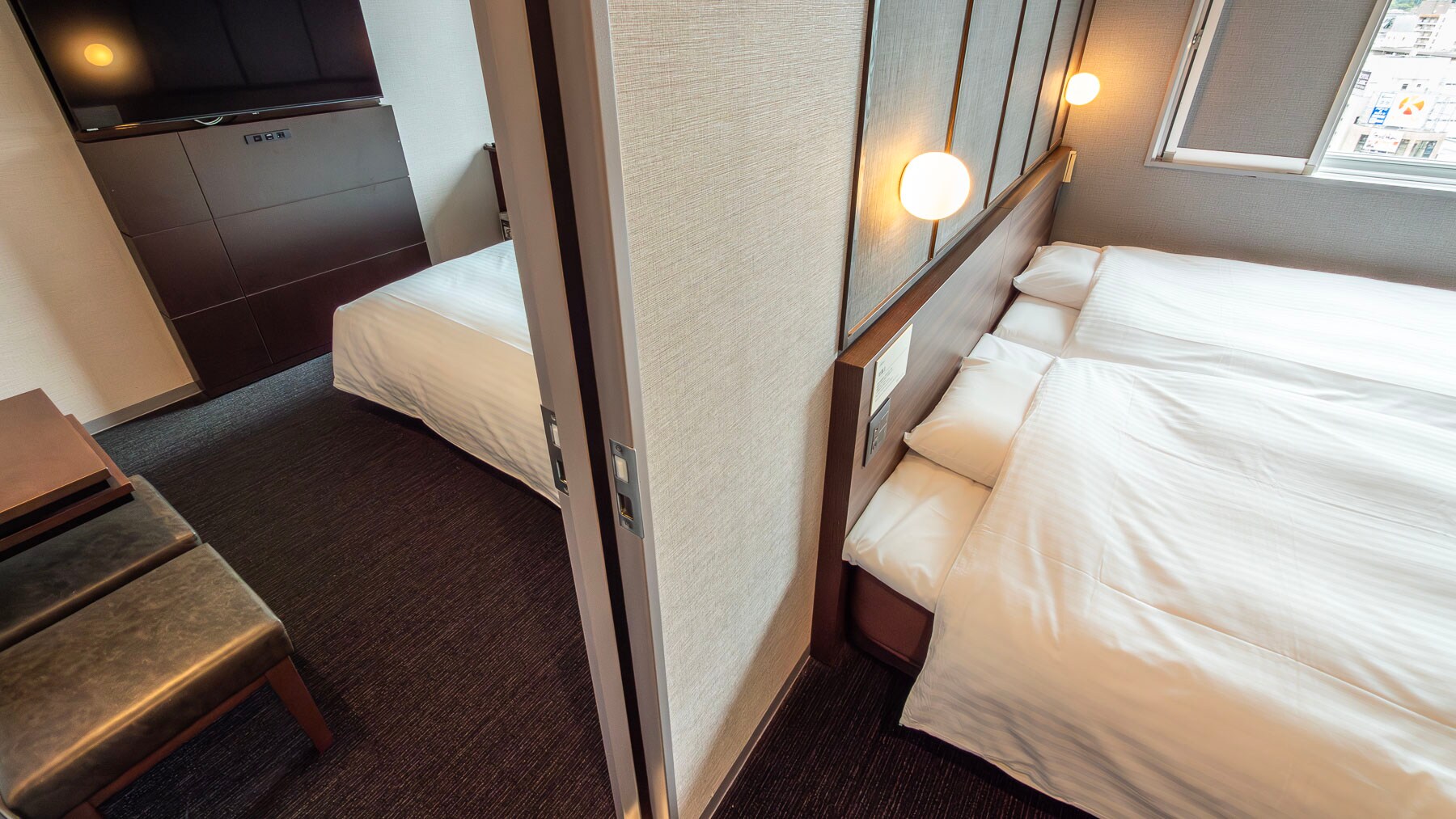 You can easily move between rooms.