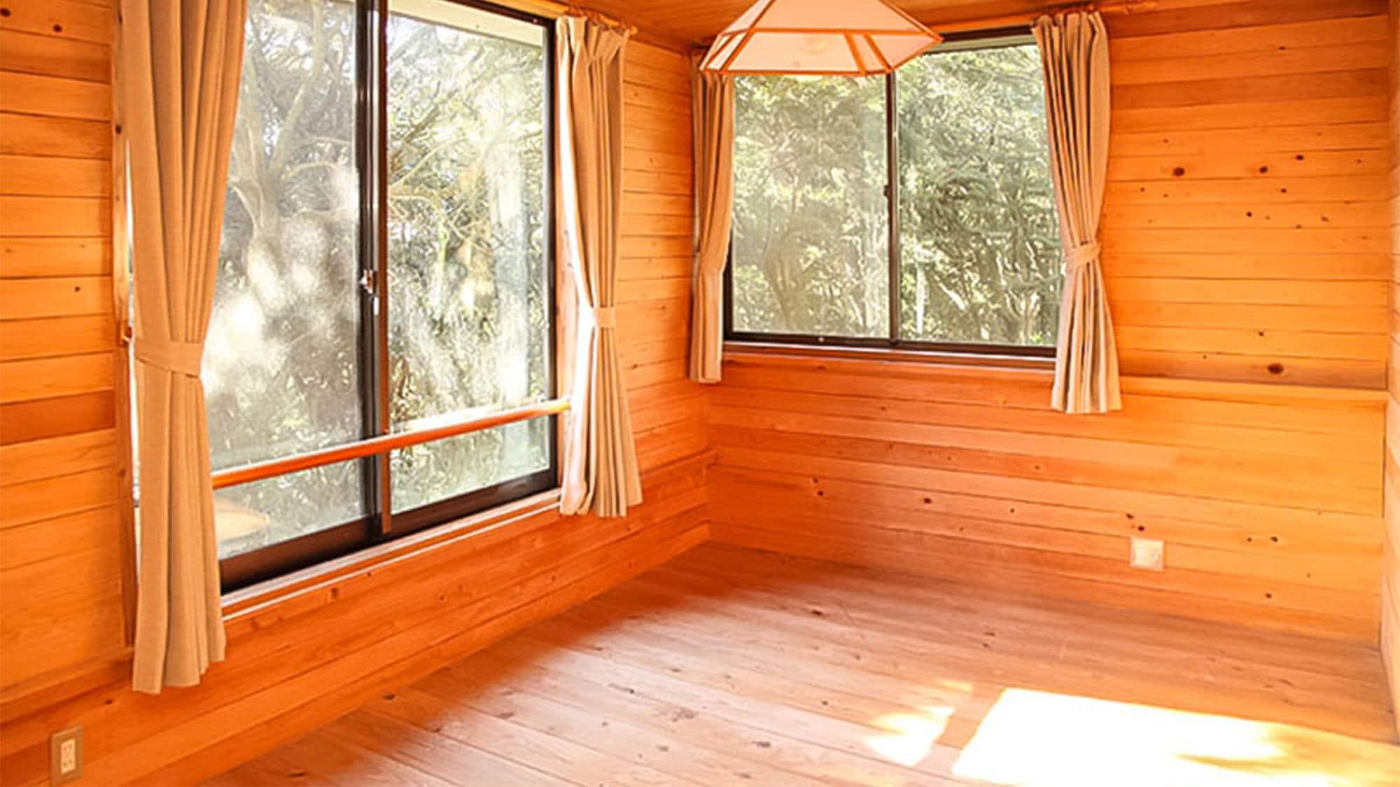 ・Example of a room. The interior has a warm wooden feel.