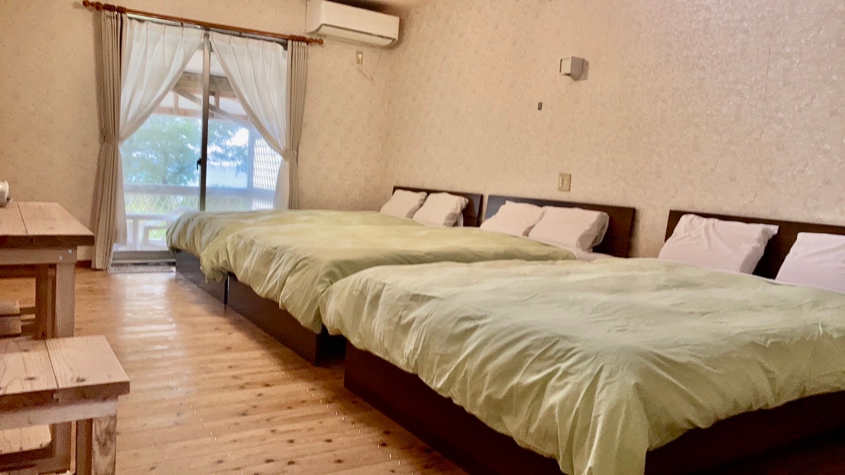 Family room (3 double beds)