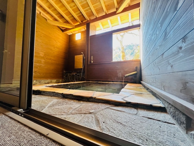 Reopening in January 2024♪ Unlimited soaking in 100% natural hot spring water during your stay!