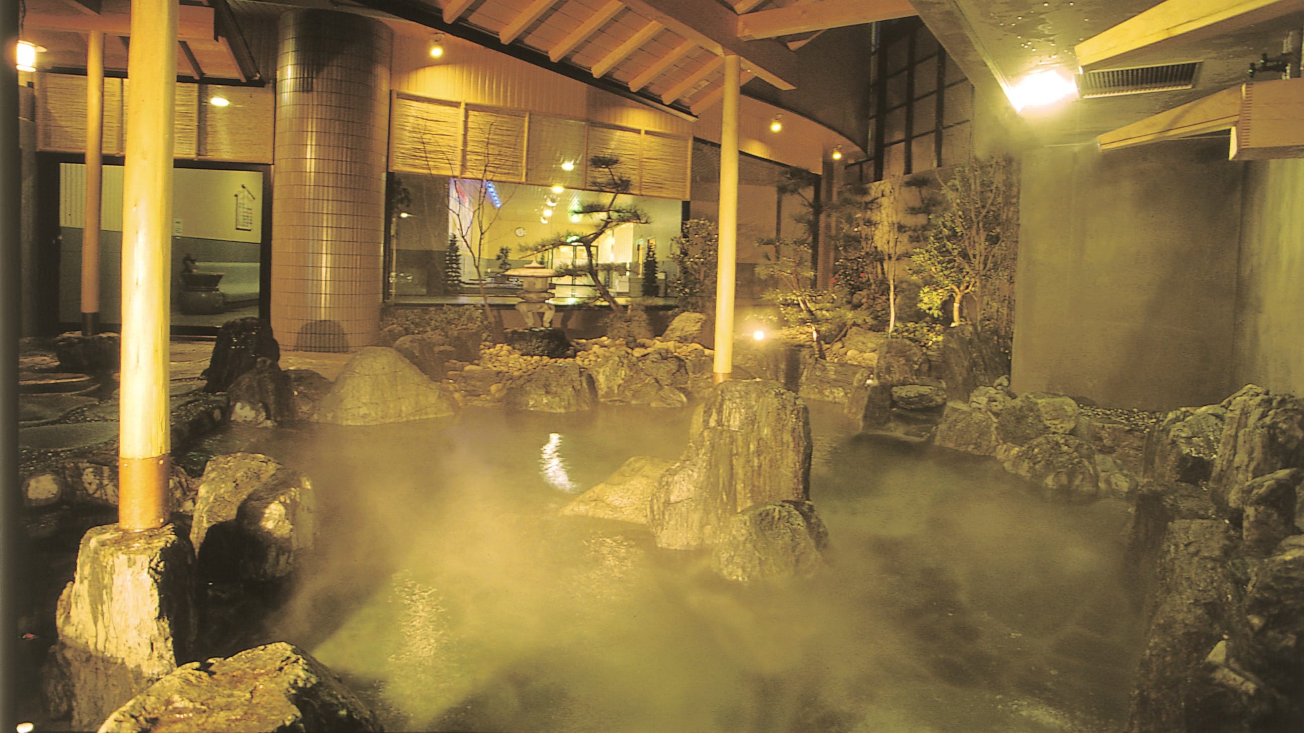 Sansuikan 1st floor large communal bath open-air bath (night)