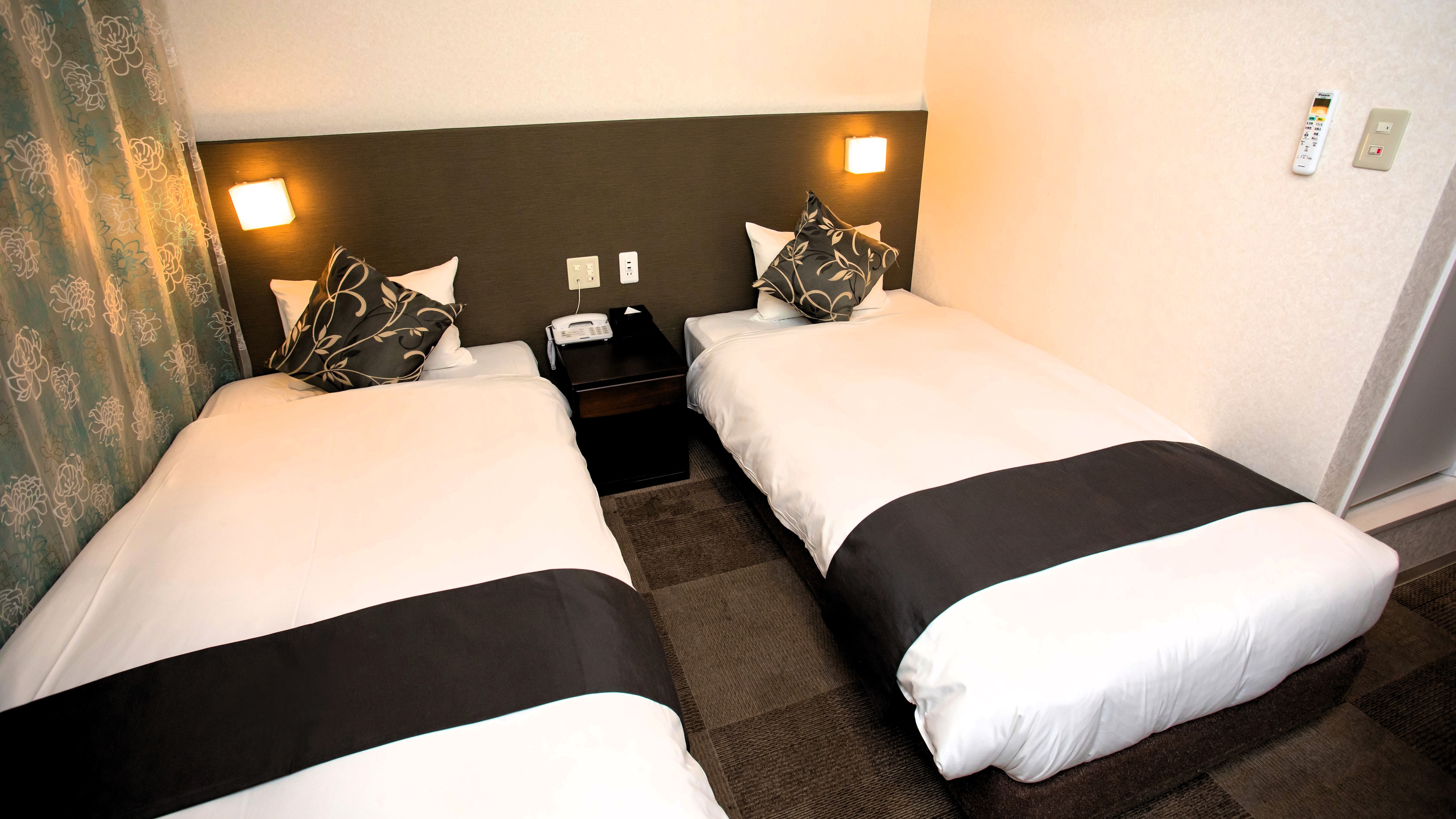 *Twin: Stylish and functional. Supporting a comfortable stay. <Guest room image>