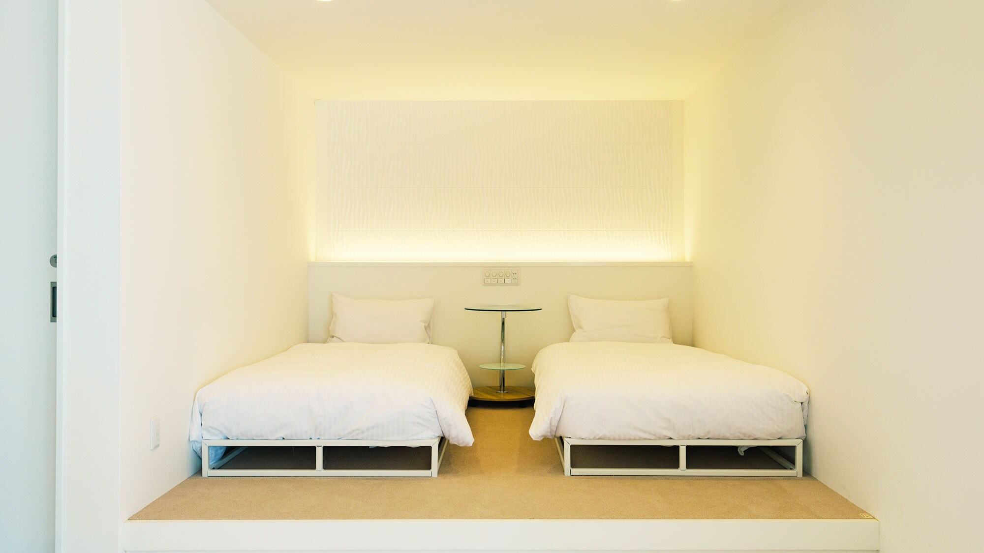 [Villa B / 72.04 m2] Equipped with two single beds, this room can accommodate up to six guests using a folding mattress.