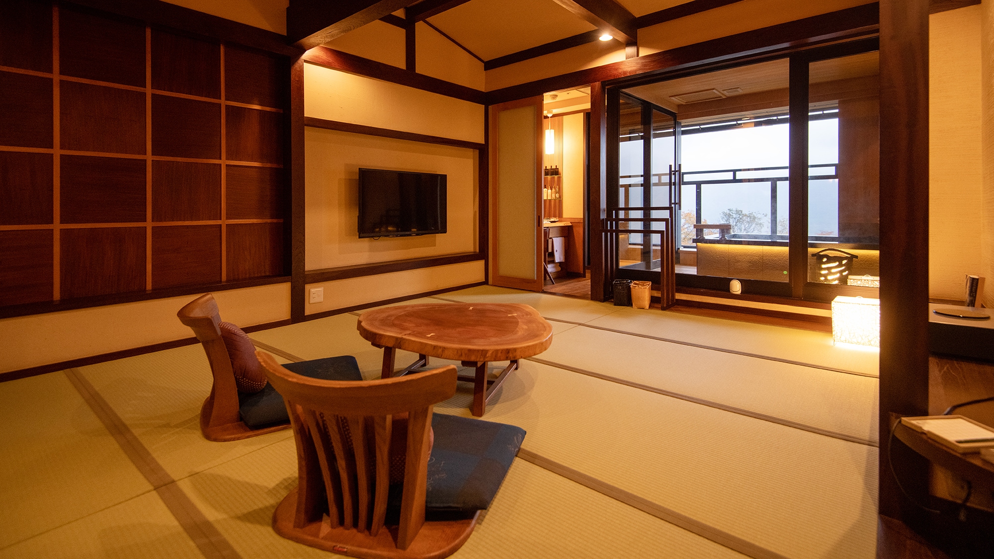 [With open-air bath] Japanese-style room (10 tatami mats) / 2nd floor