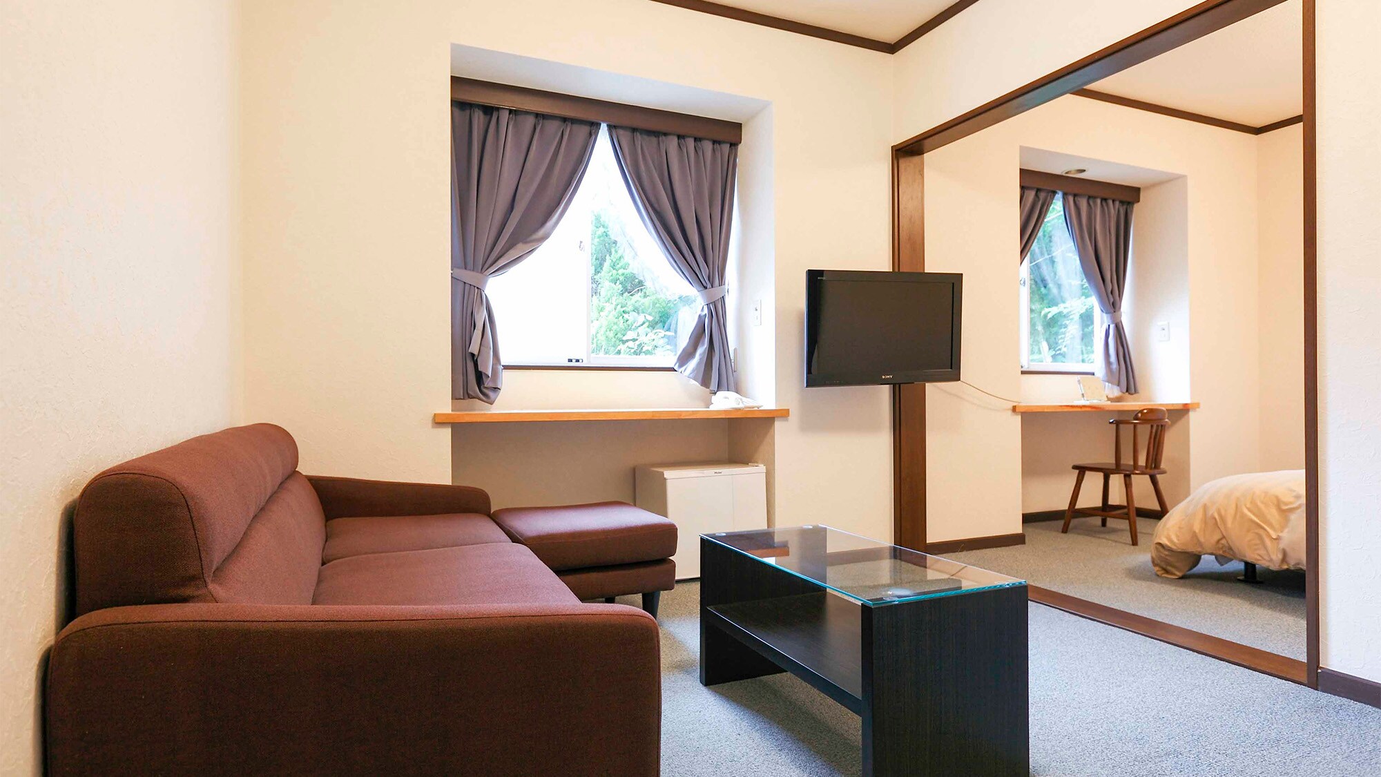 ・[Non-smoking] Twin (102): Living space and bedroom are separate