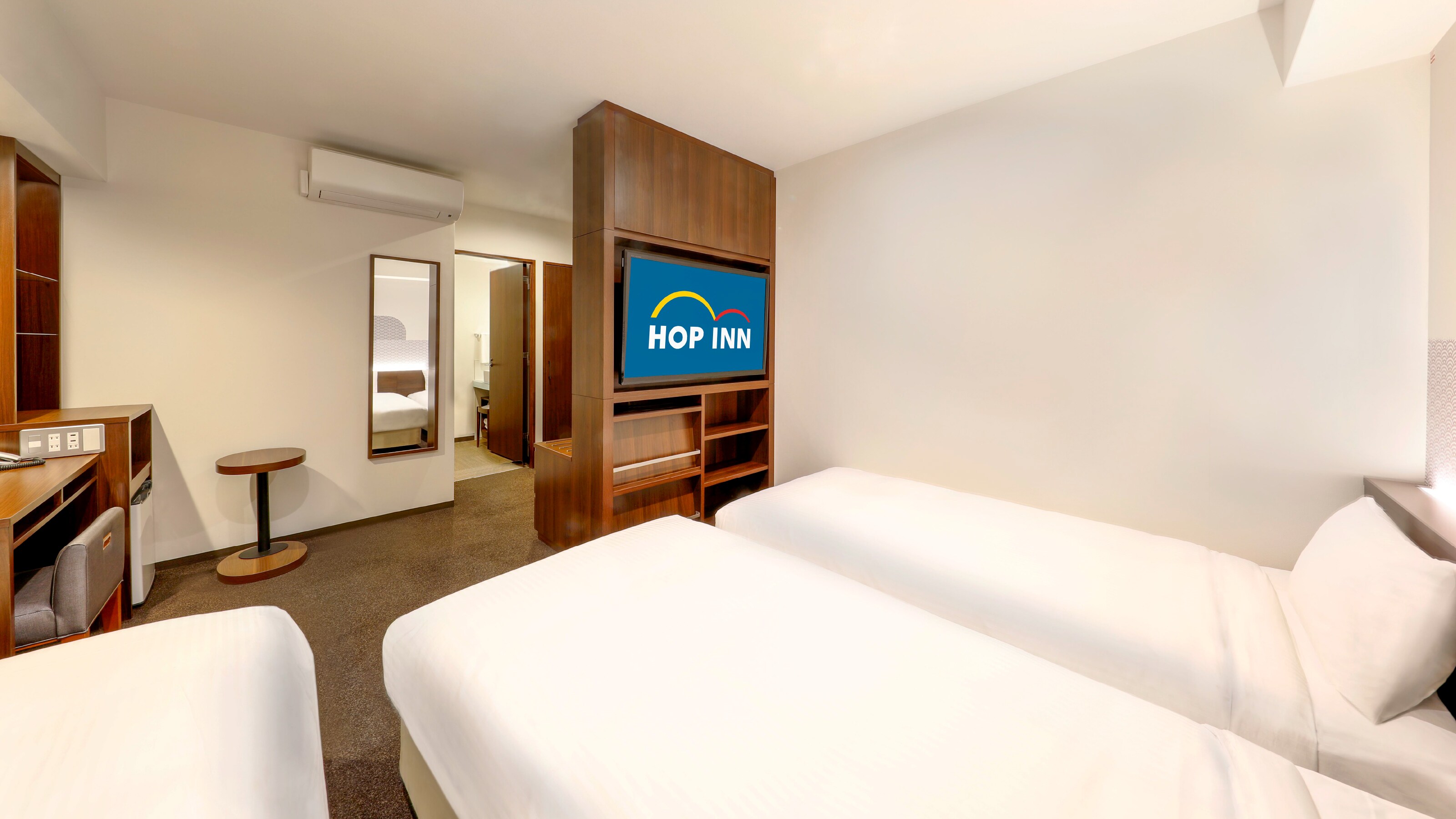 [Kamar Deluxe Twin dengan Sofa Bed/22m2]