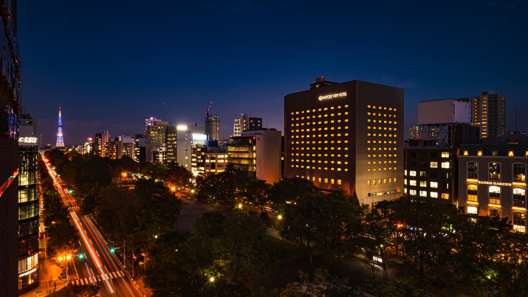 Sapporo View Hotel Odori Park，沿大通公园而建，夜景