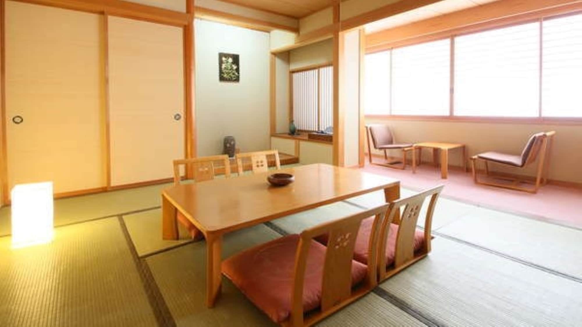 ■ 2F Japanese-style room 10 tatami mats (capacity 4 people)