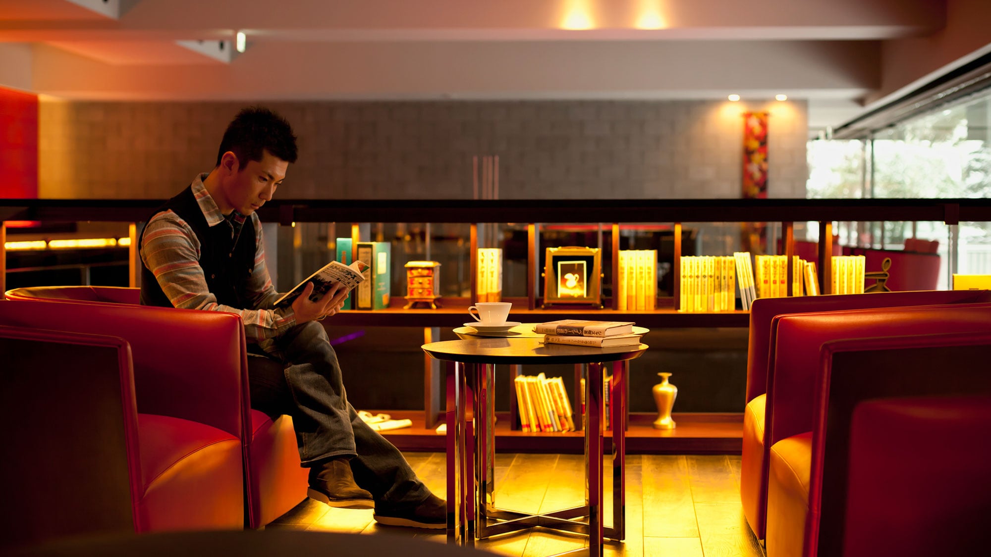 [Noguchi Bunko] คุณสามารถอ่านหนังสือที่คุณชื่นชอบได้อย่างอิสระที่บาร์หรือเลานจ์หรือนำไปที่ห้องของคุณ